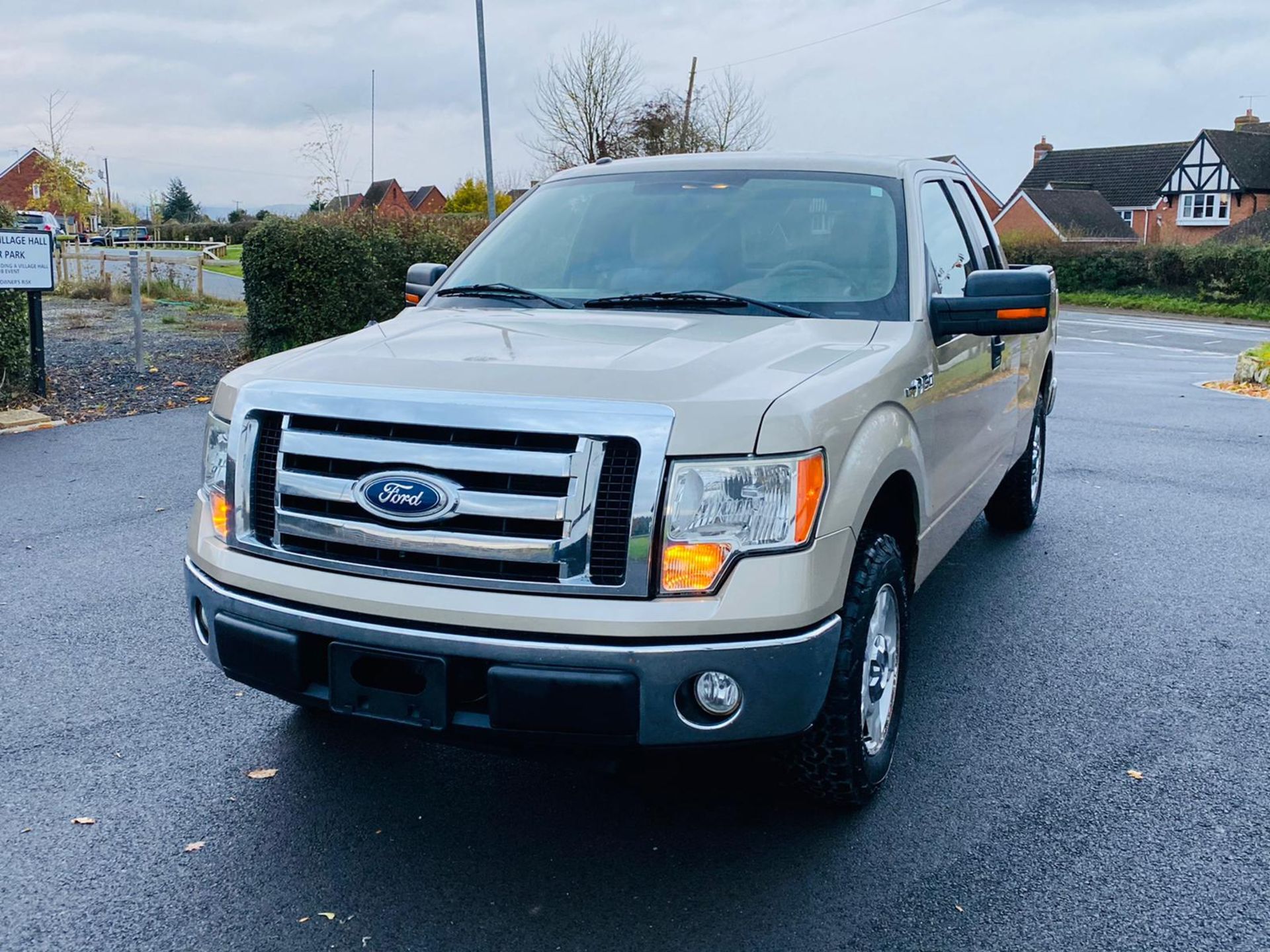 (RESERVE MET) Ford F-150 XLT 4.6L V8 Supercab - 2010 Year - 6 Seats - Fresh Imports - Image 10 of 39