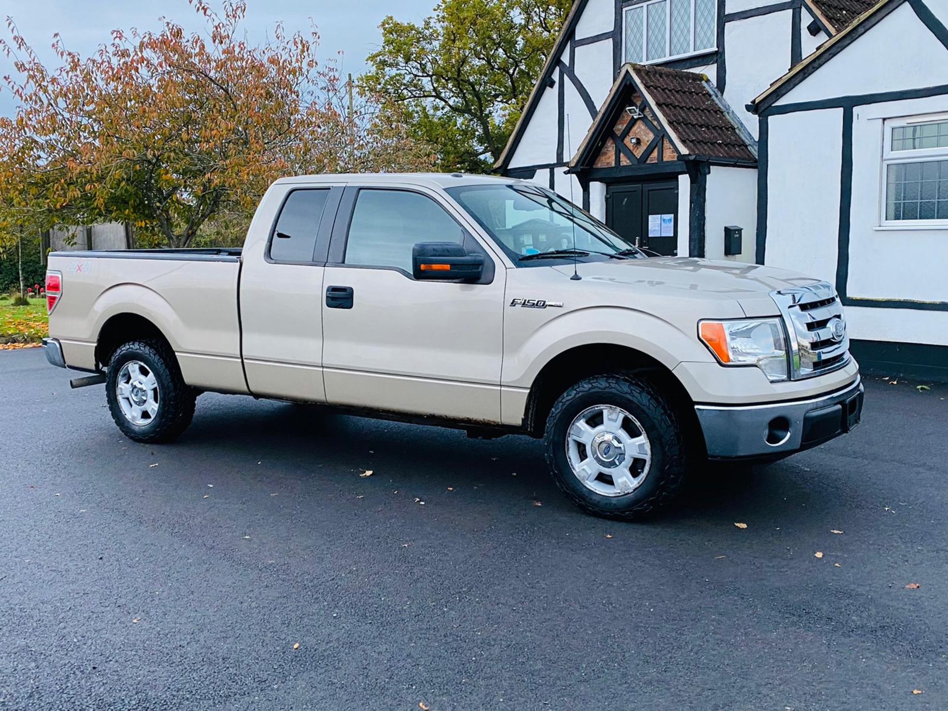 (RESERVE MET) Ford F-150 XLT 4.6L V8 Supercab - 2010 Year - 6 Seats - Fresh Imports - Image 12 of 39