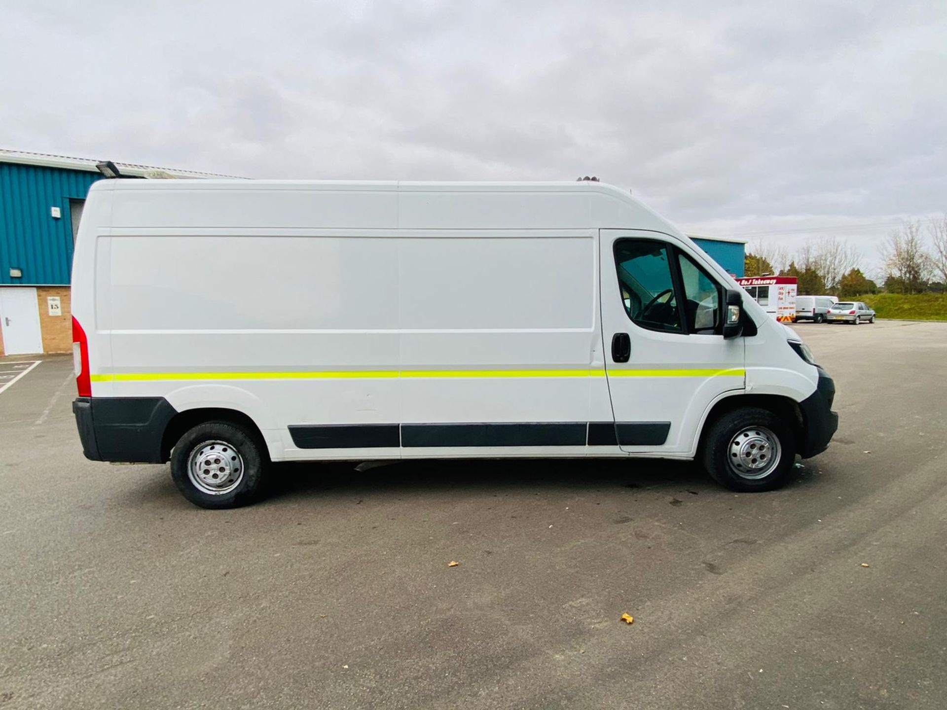 Peugeot Boxer 2.2 HDI H2 L3 Professional 130bhp - Air con - Sat Nav - 2016 Model - Image 9 of 29