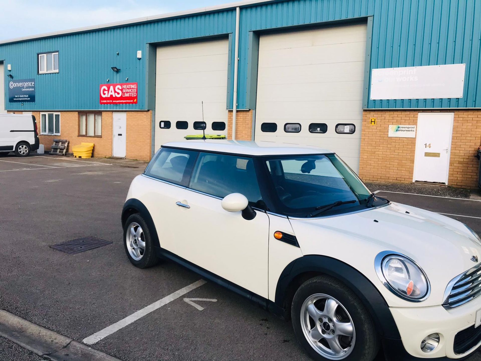 (RESERVE MET) Mini Cooper First 1.6cc - 6 Speed - 2011 11 Reg - - Image 2 of 26