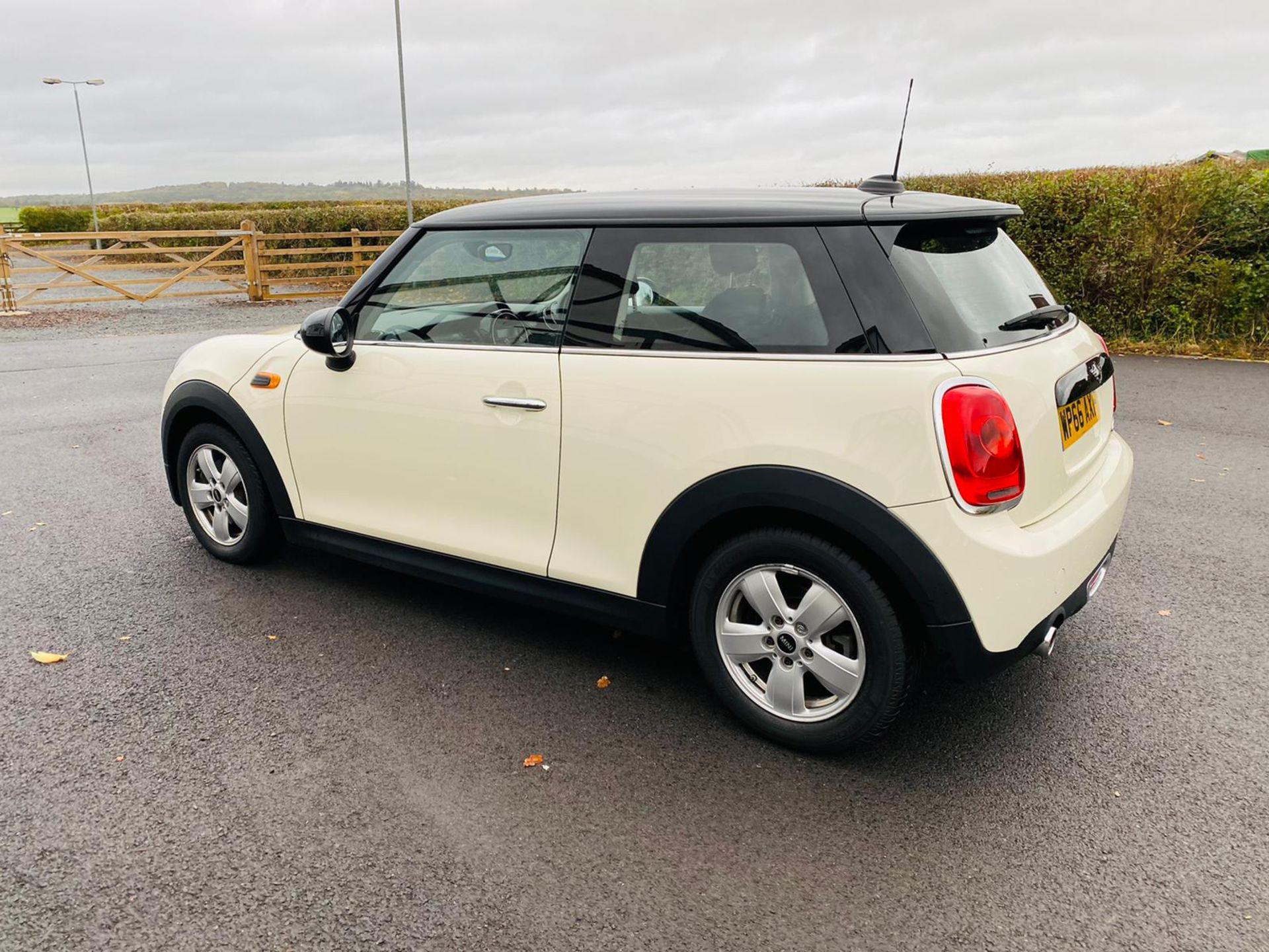 Mini Cooper D 1.5 Hatchback 2017 Model 66 Reg - Air Con - ULEZ Compliant - Image 7 of 33