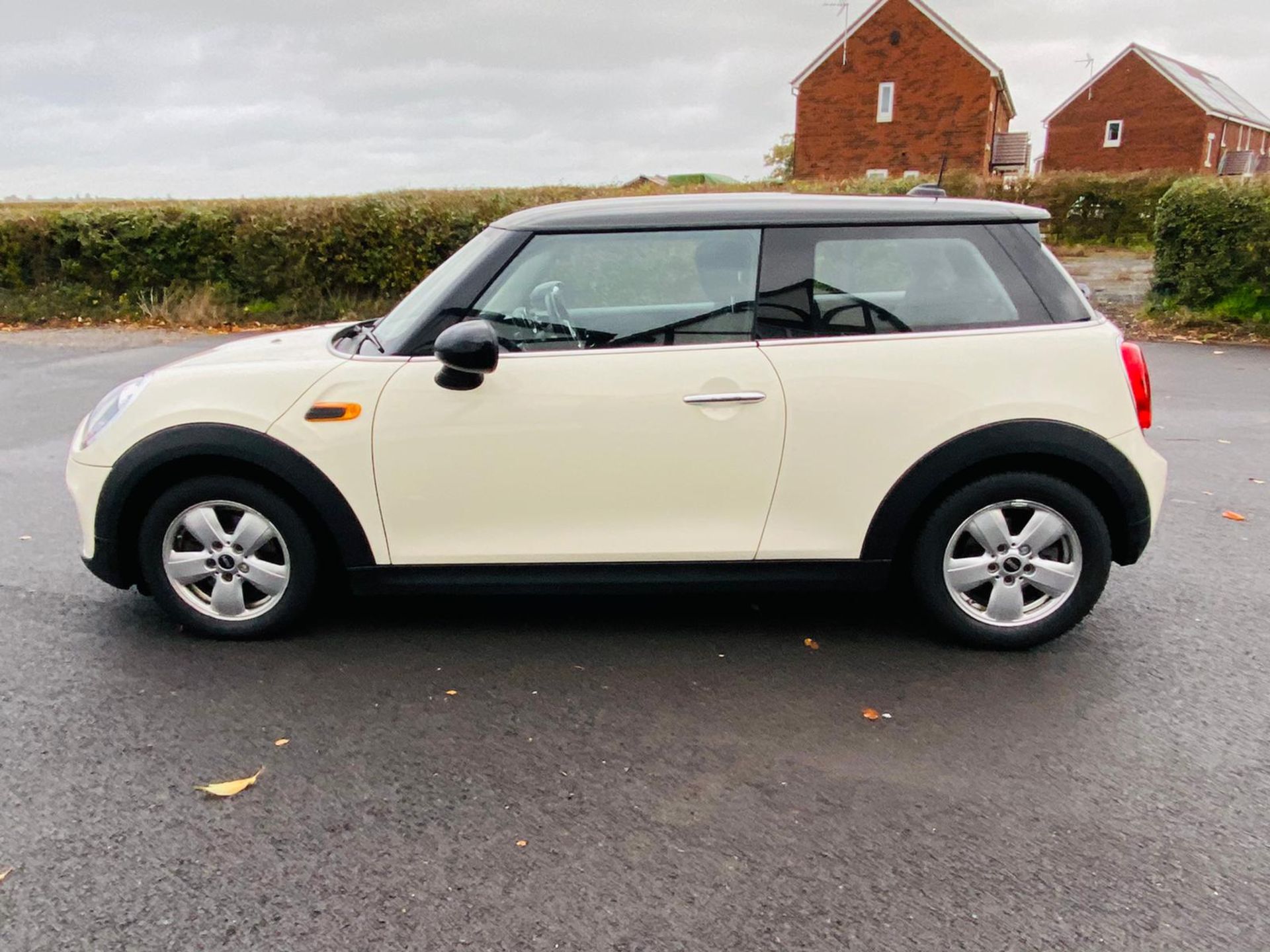 Mini Cooper D 1.5 Hatchback 2017 Model 66 Reg - Air Con - ULEZ Compliant - Image 6 of 33