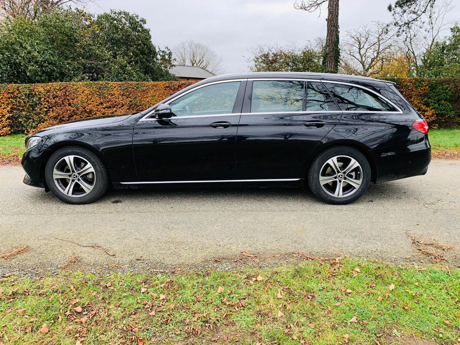 Mercedes E220d Special Equipment Estate 9G Tronic Auto - 2019 Model - Reversing Cam - COMMAND Nav - Image 5 of 45