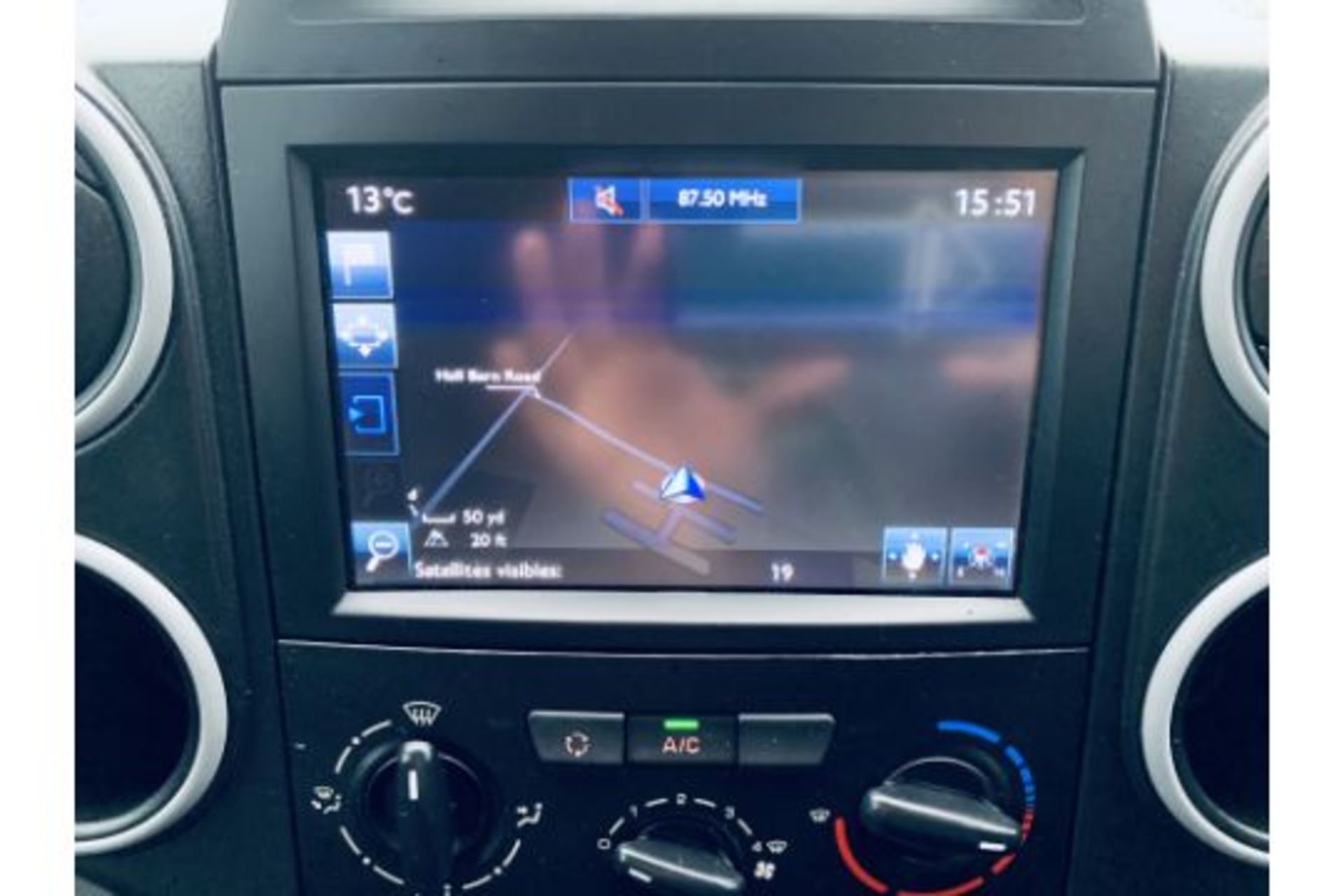 Peugeot Partner 1.6 HDI Professional - 2018 Model - Sat Nav - Air Con - 1 Owner - Image 17 of 22