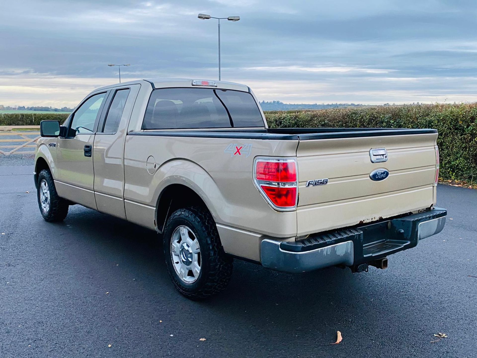 (RESERVE MET) Ford F-150 XLT 4.6L V8 Supercab - 2010 Year - 6 Seats - Fresh Imports - Image 14 of 39