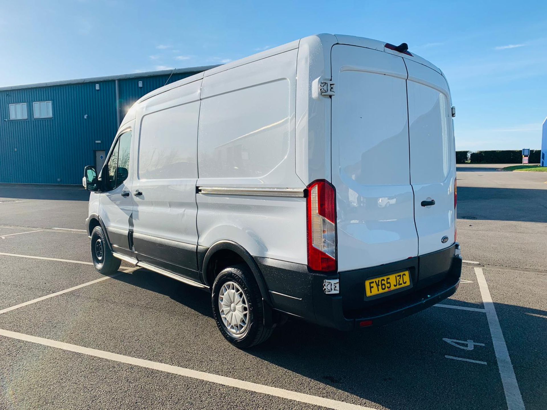 (RESERVE MET) Ford Transit 350 2.2 TDCI 2016 Model - MWB - Medium Roof - AIr Con - Parking Sensors - Image 6 of 24