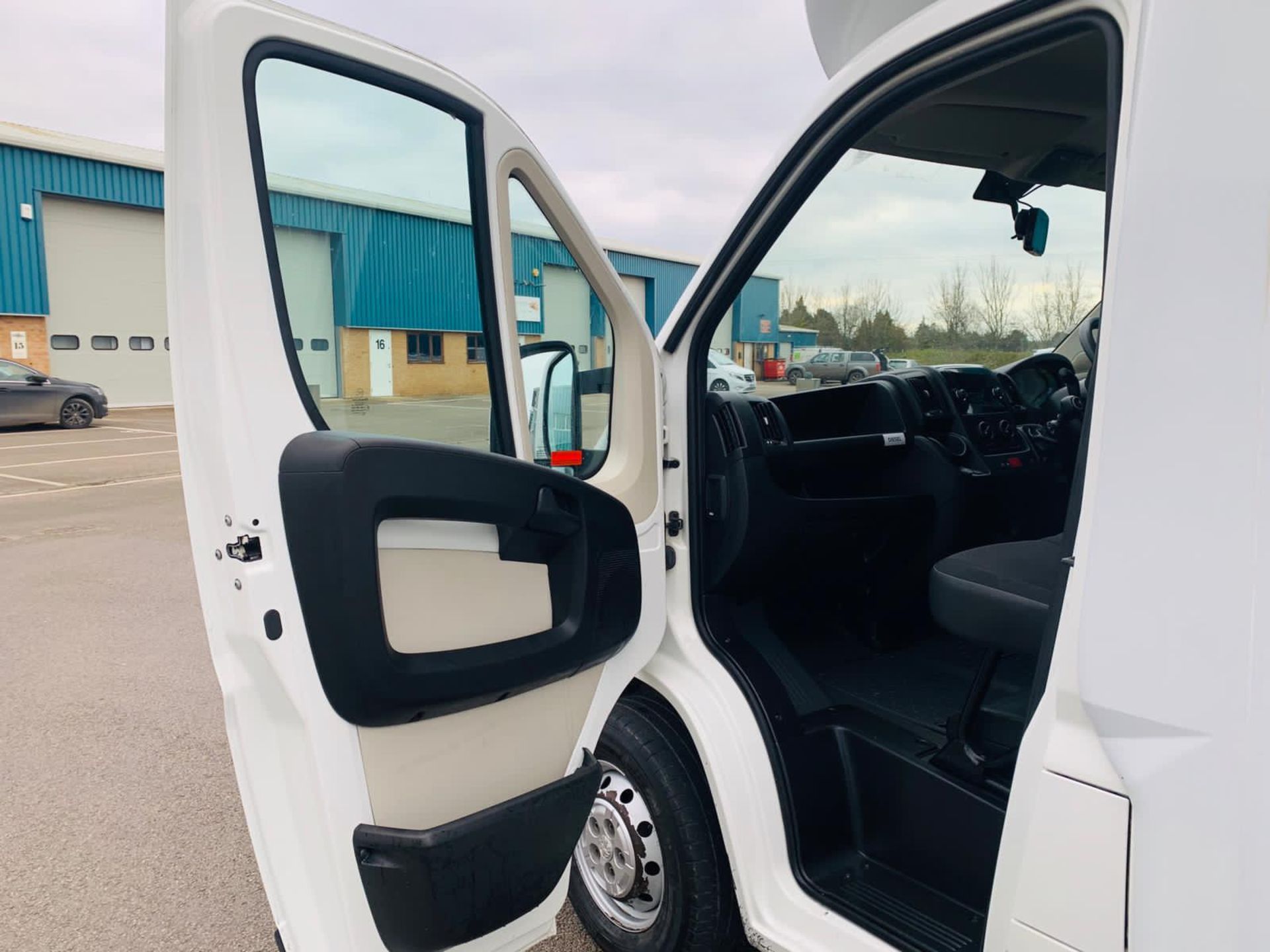 Reserve Met - Peugeot Boxer 2.0 BlueHDI Low Loader Luton L3 -Euro 6b -2018 (18 Reg) *ULEZ COMPLIANT* - Image 19 of 39