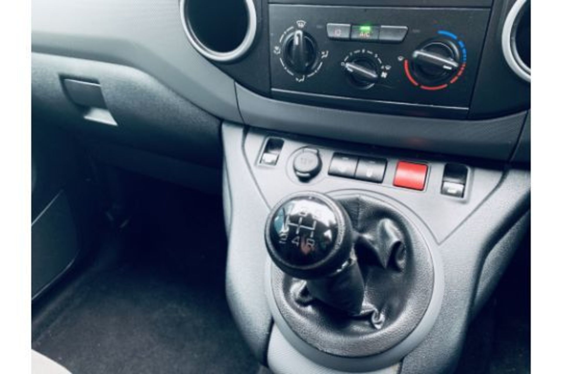 Peugeot Partner 1.6 HDI Professional - 2018 Model - Sat Nav - Air Con - 1 Owner - Image 19 of 22