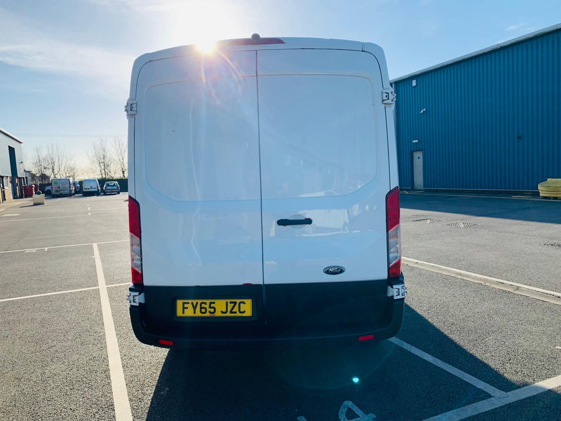 (RESERVE MET) Ford Transit 350 2.2 TDCI 2016 Model - MWB - Medium Roof - AIr Con - Parking Sensors - Image 7 of 24