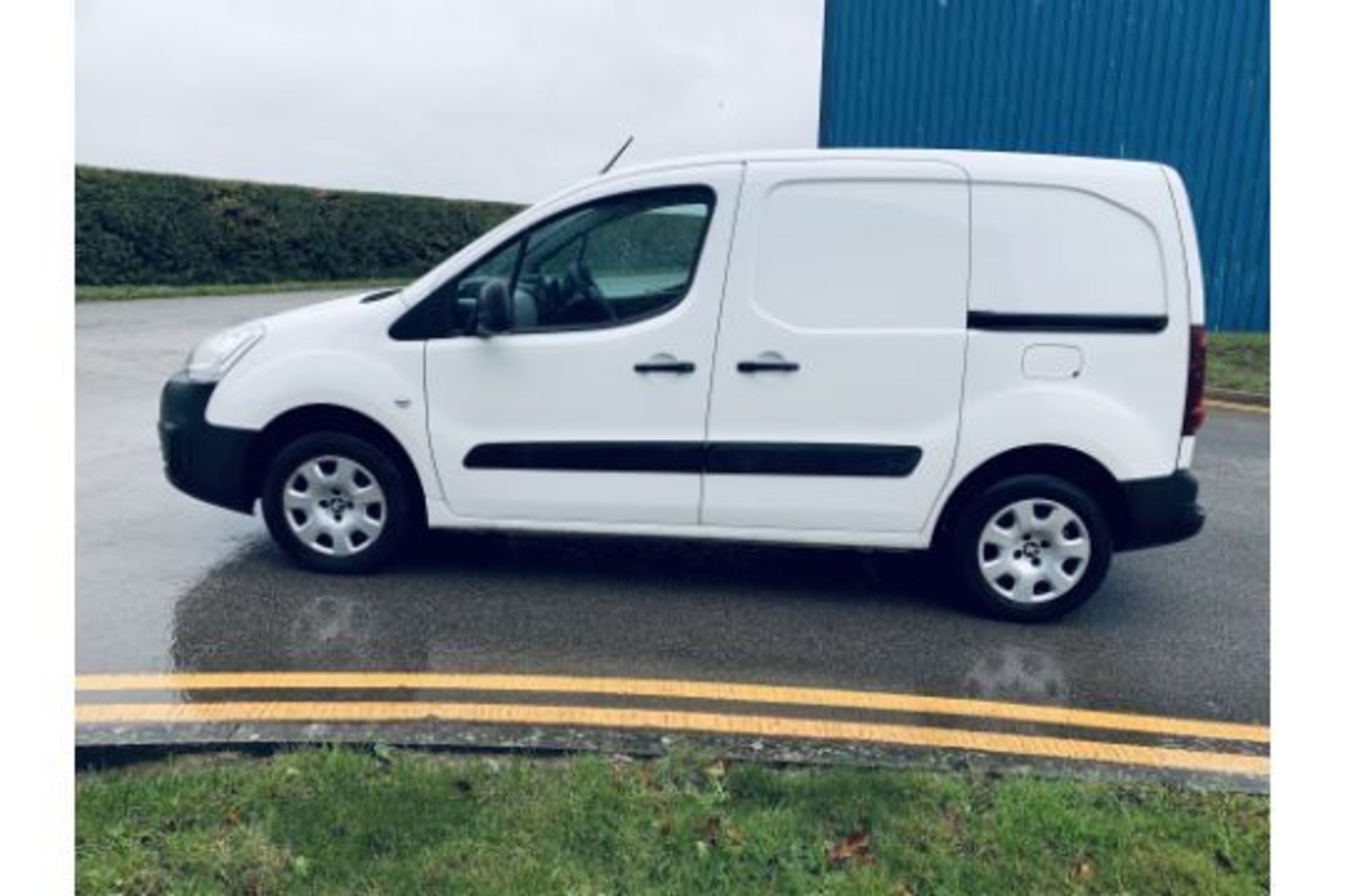 Peugeot Partner 1.6 HDI Professional - 2018 Model - Sat Nav - Air Con - 1 Owner - Image 3 of 22