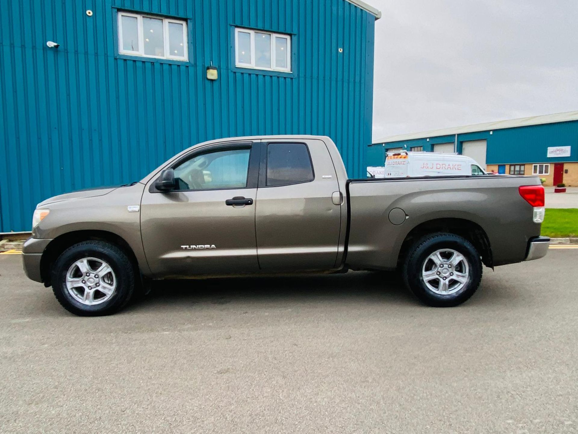 (RESERVE MET) TOYOTA TUNDRA 4.6 V8 SR5 SE DOUBLE-CAB - 2010 YEAR - AIR CON -FRESH IMPORT - - Image 6 of 24