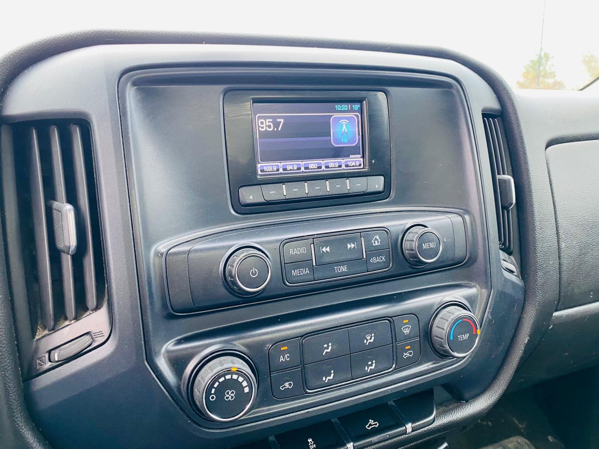 Chevrolet Silverado 1500 4.3L V6 2014 Year - Regular Cab - Air Con - Image 23 of 30