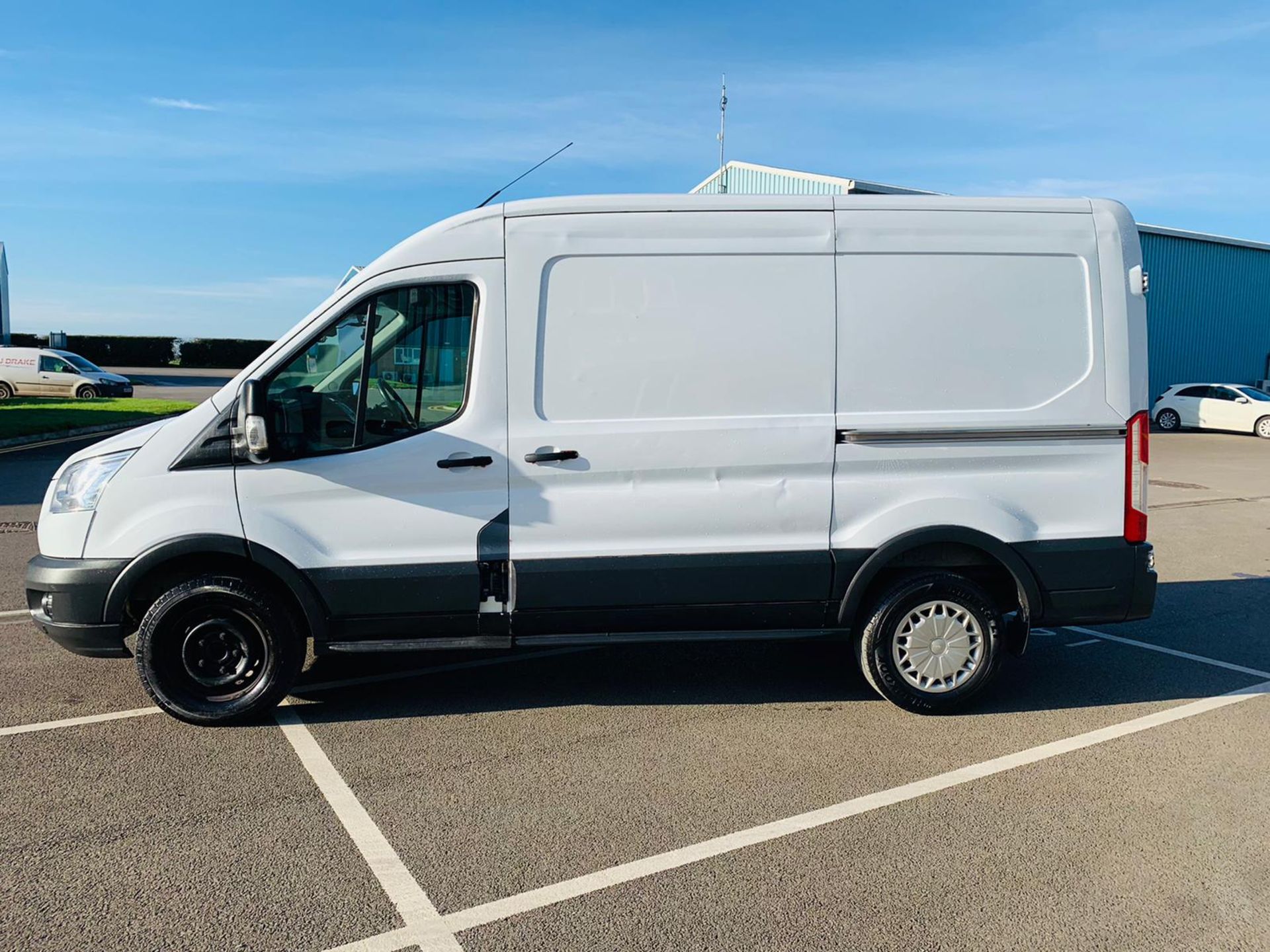 (RESERVE MET) Ford Transit 350 2.2 TDCI 2016 Model - MWB - Medium Roof - AIr Con - Parking Sensors - Image 5 of 24