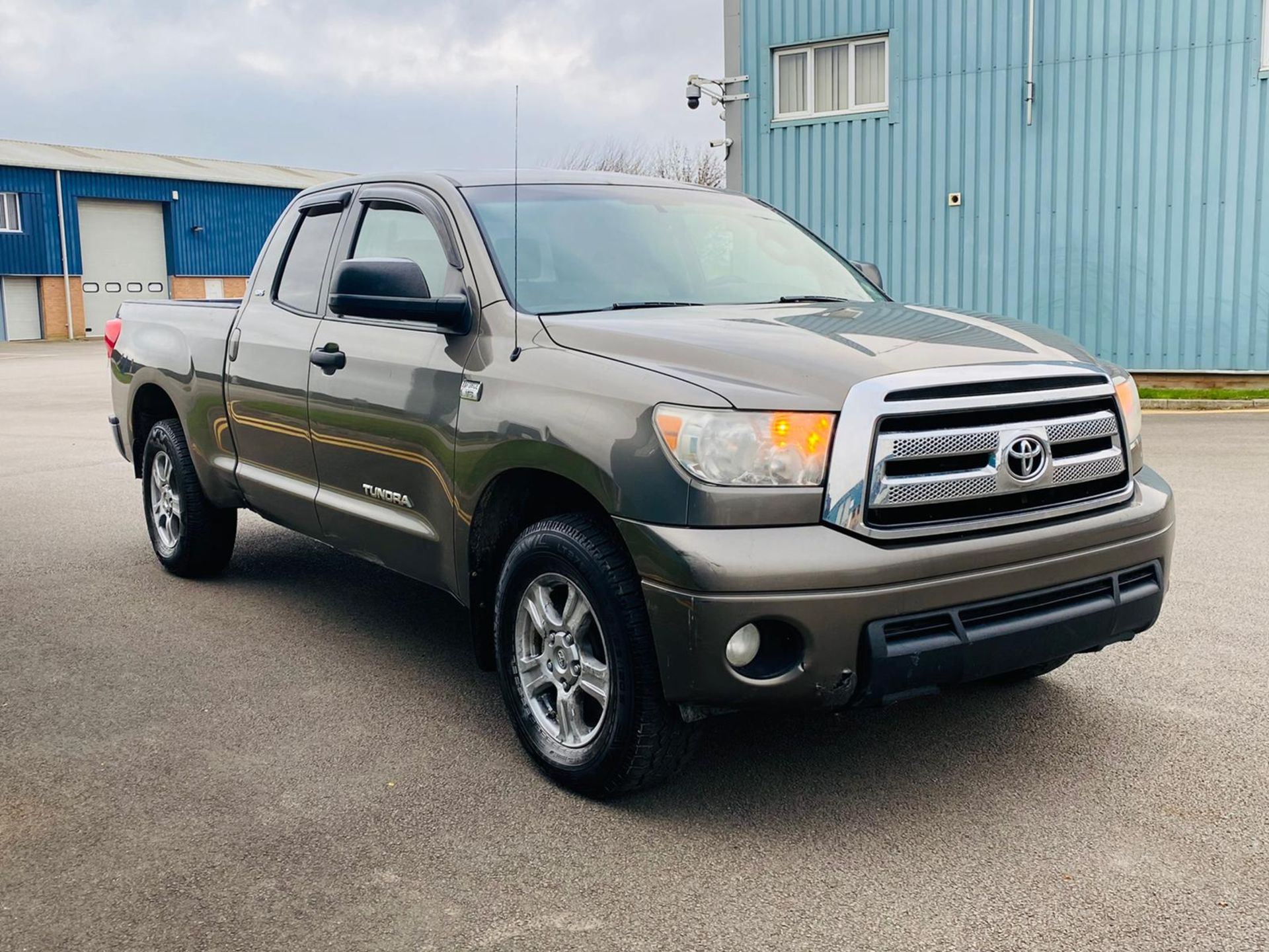 (RESERVE MET) TOYOTA TUNDRA 4.6 V8 SR5 SE DOUBLE-CAB - 2010 YEAR - AIR CON -FRESH IMPORT -