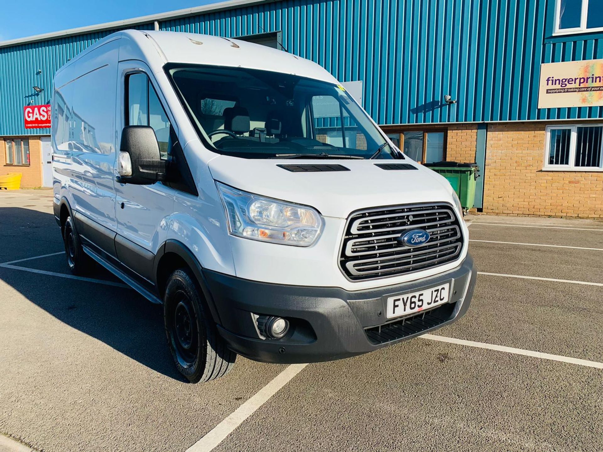 (RESERVE MET) Ford Transit 350 2.2 TDCI 2016 Model - MWB - Medium Roof - AIr Con - Parking Sensors - Image 3 of 24