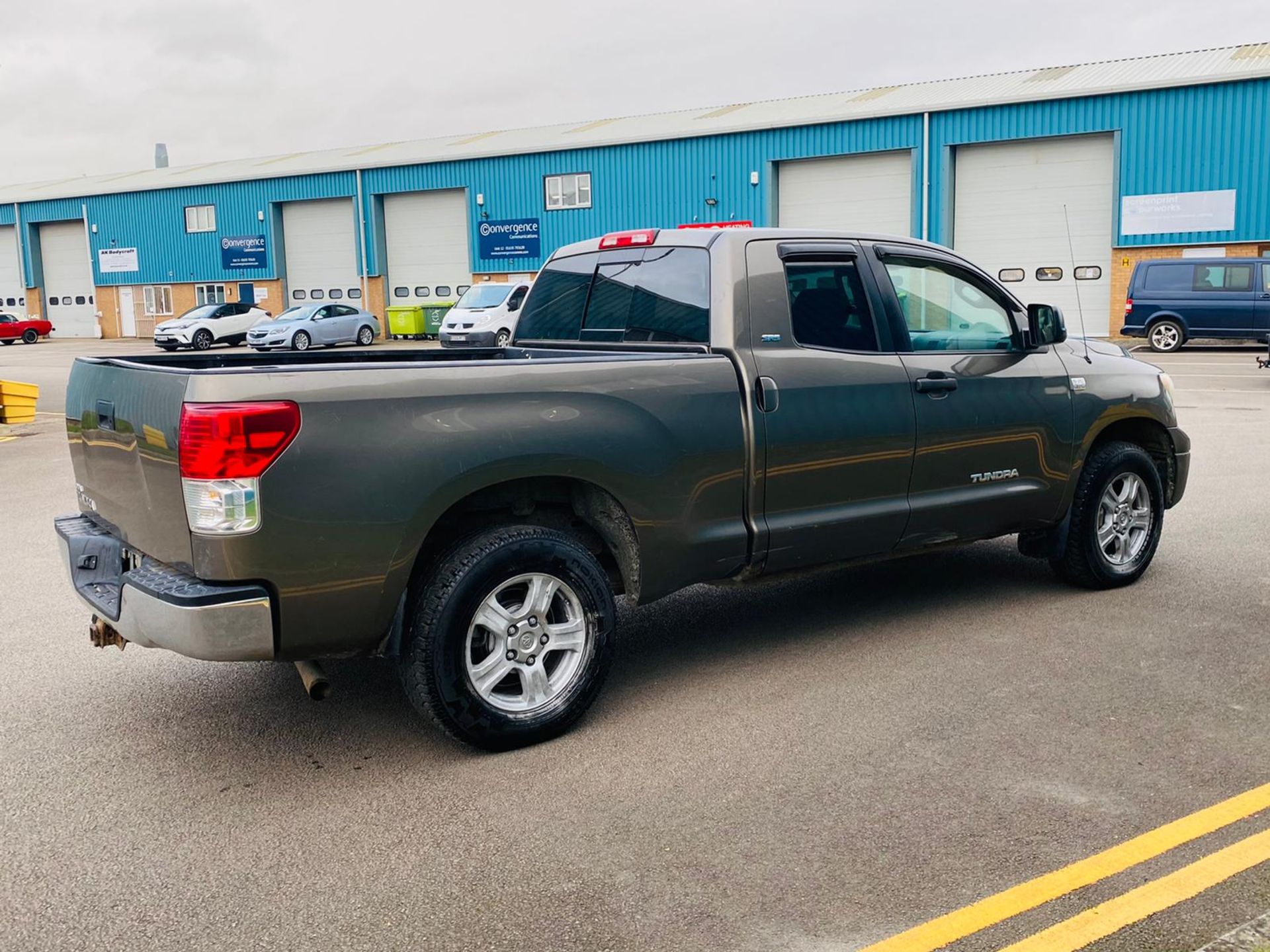 (RESERVE MET) TOYOTA TUNDRA 4.6 V8 SR5 SE DOUBLE-CAB - 2010 YEAR - AIR CON -FRESH IMPORT - - Image 8 of 24