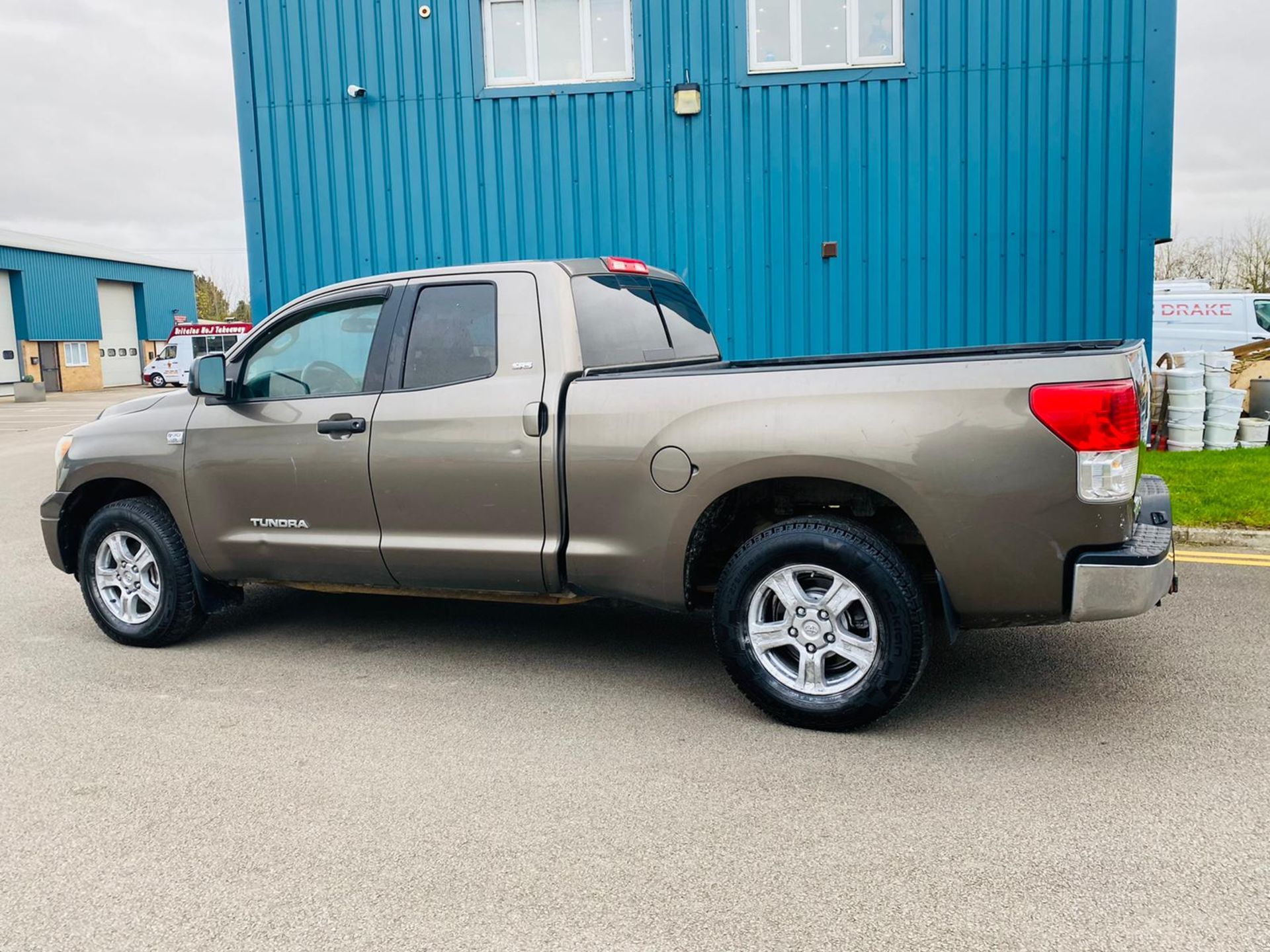 (RESERVE MET) TOYOTA TUNDRA 4.6 V8 SR5 SE DOUBLE-CAB - 2010 YEAR - AIR CON -FRESH IMPORT - - Image 5 of 24