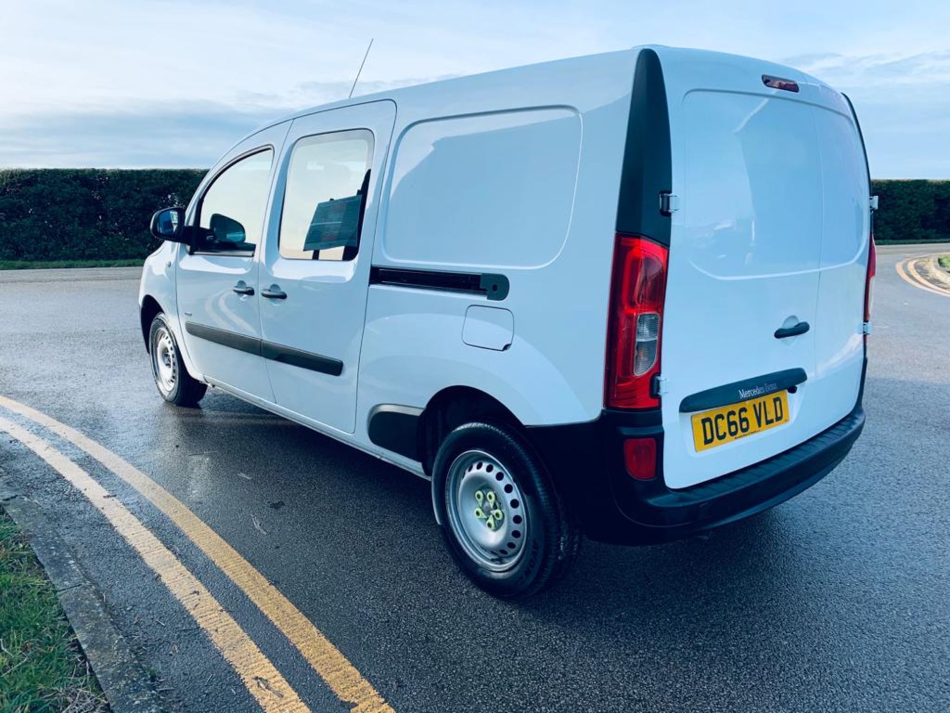 Mercedes Citan 1.5 111 CDI Dualiner Crew Van (5 Seats) - 2017 Model - XLWB - AIR CON - Reversing Cam - Image 3 of 27