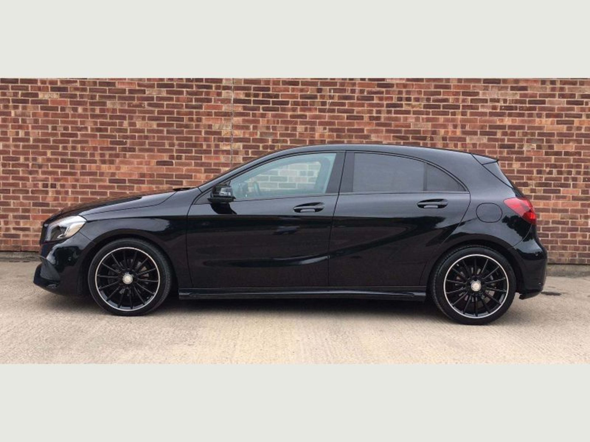 (RESERVE MET) Mercedes A180d AMG Line Auto - 2017 Reg - Reversing Cam - Sat Nav - Parking Sensors