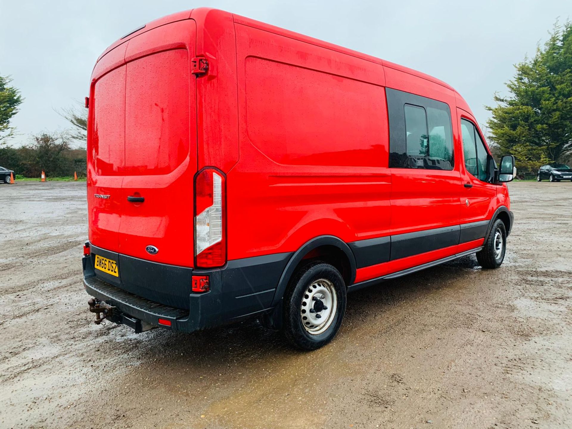 (RESERVE MET) Ford Transit 350 2.0 TDCI Dualiner/Crew Van (6 Seats) -2017 Reg -Medium Roof -Euro 6b - Image 5 of 19