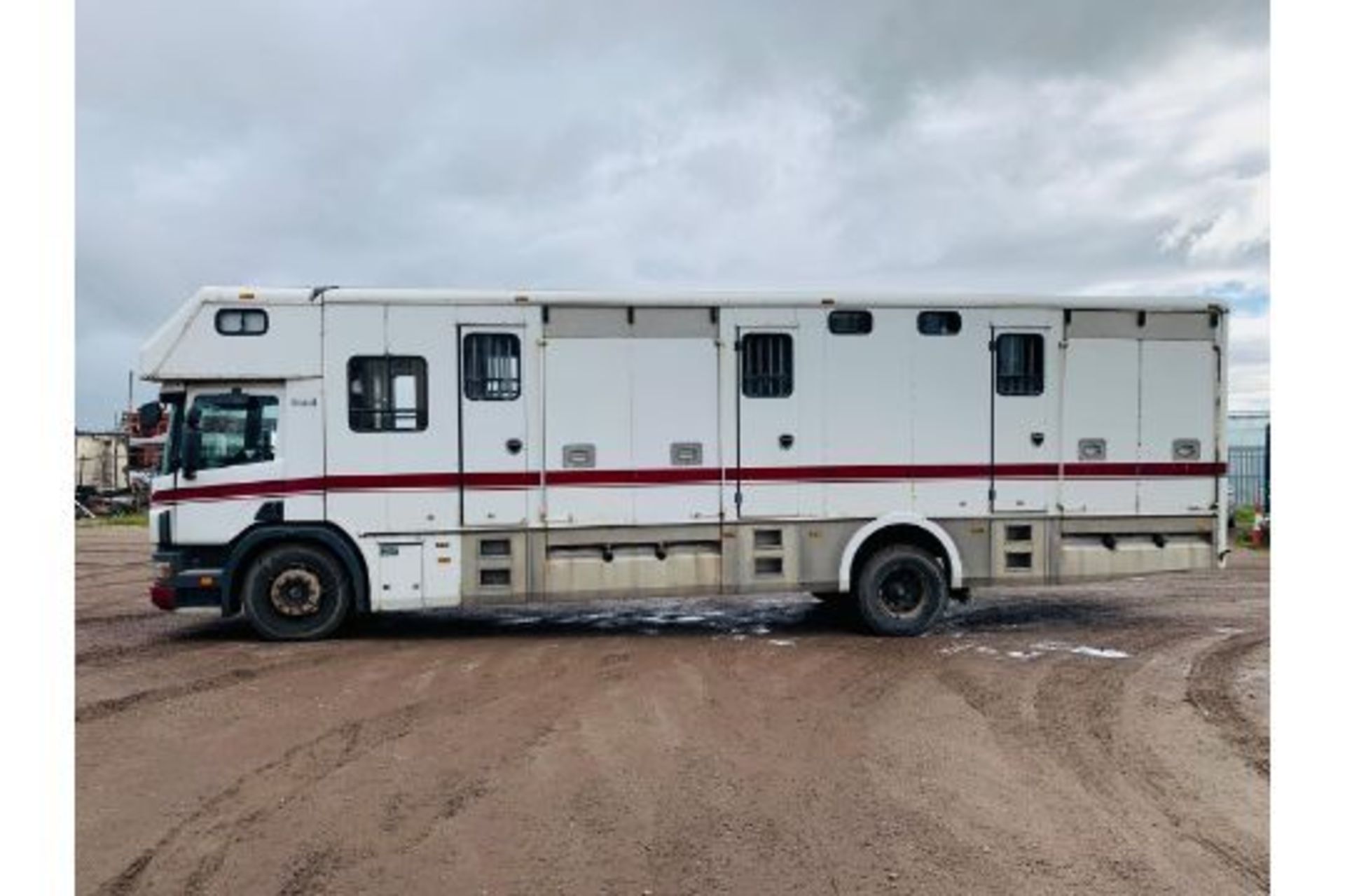 Scania 94D 260 'George Smith Built' Horsebox 2000 Reg - TOP SPEC - Image 4 of 28