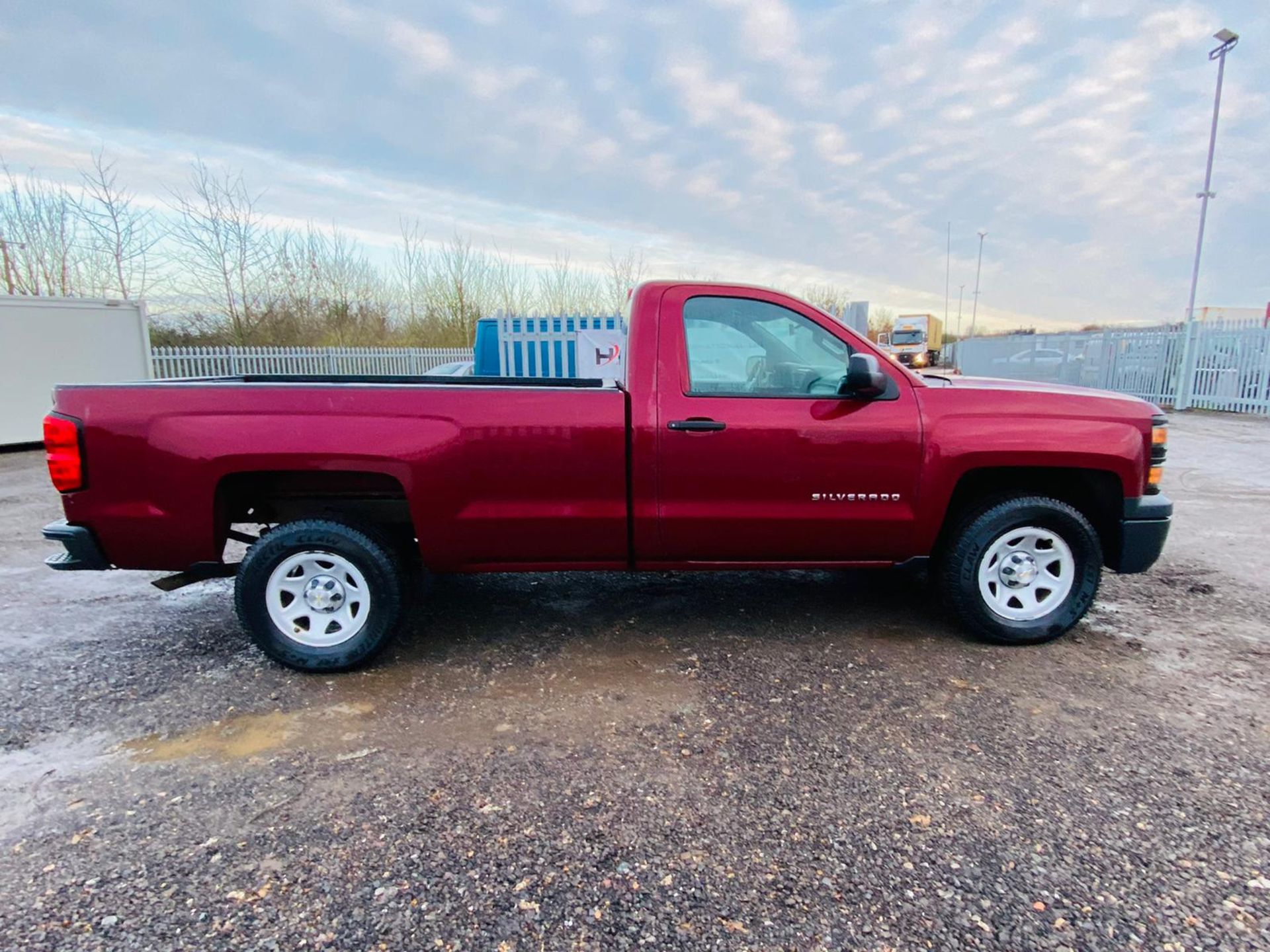 (RESERVE MET) Chevrolet Silverado 1500 4.3L V6 2014 Year - Regular Cab - Air Con - Image 3 of 34