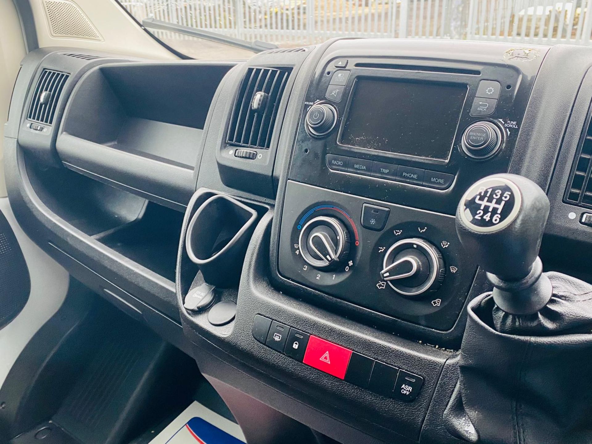 (RESERVE MET) Citreon Relay 2.0 BlueHDI Enterprise - 2018 18 Reg - ULEZ Compliant - Air Con -Sat Nav - Image 31 of 52