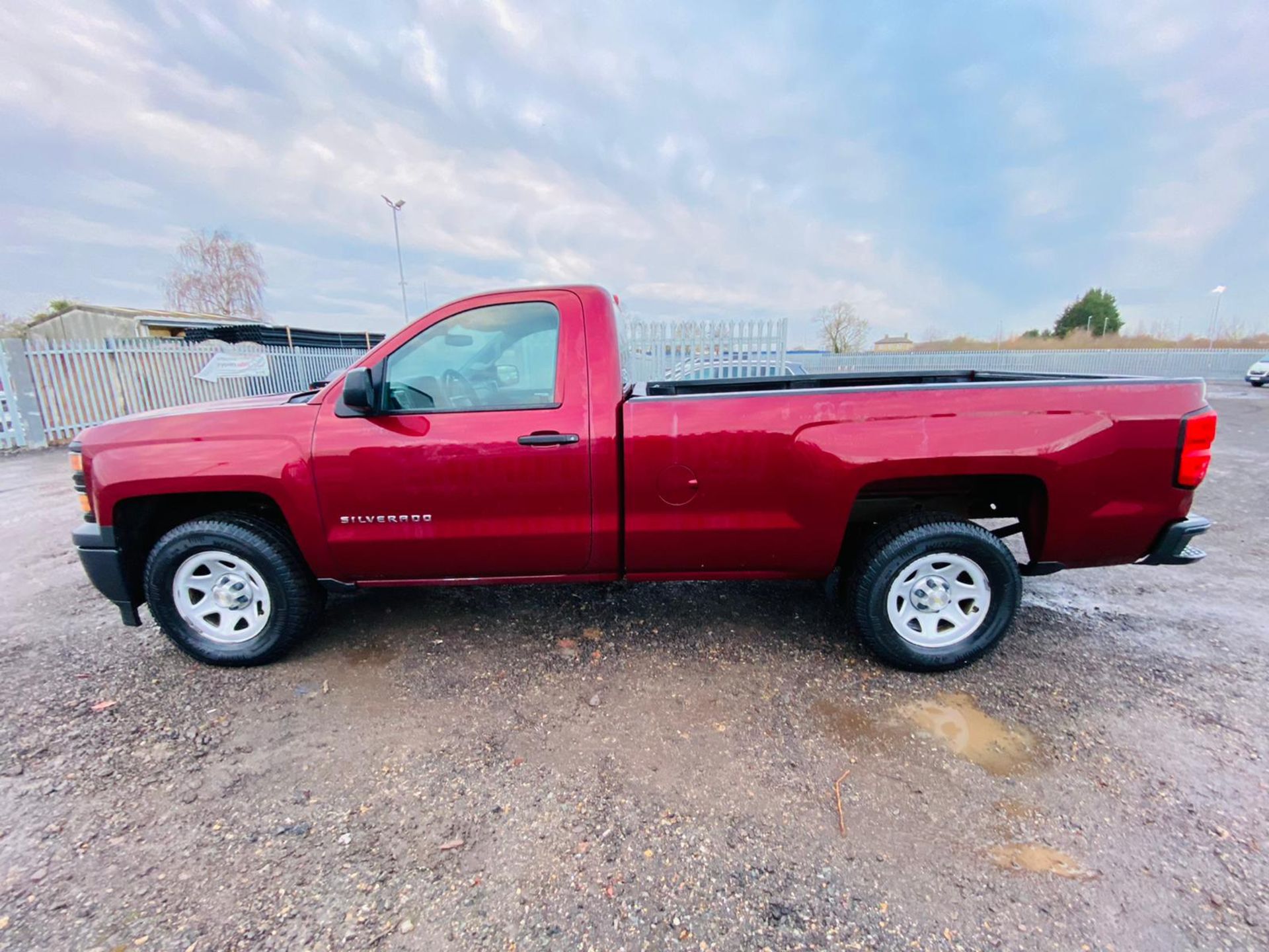 (RESERVE MET) Chevrolet Silverado 1500 4.3L V6 2014 Year - Regular Cab - Air Con - Image 4 of 34