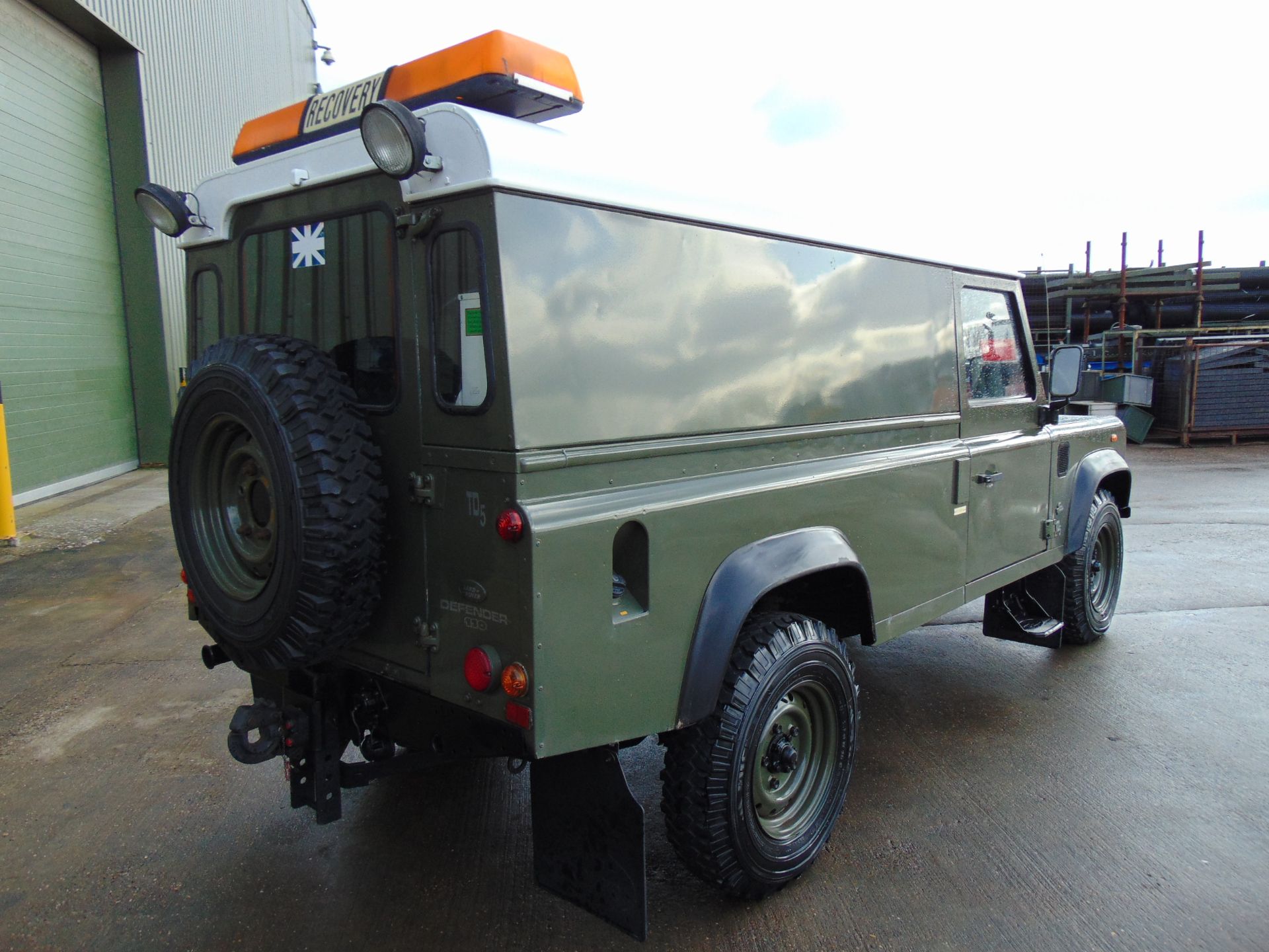 Land Rover Defender 110 TD5 Workshop Vehicle ONLY 64,373 MILES!!! - Image 6 of 26