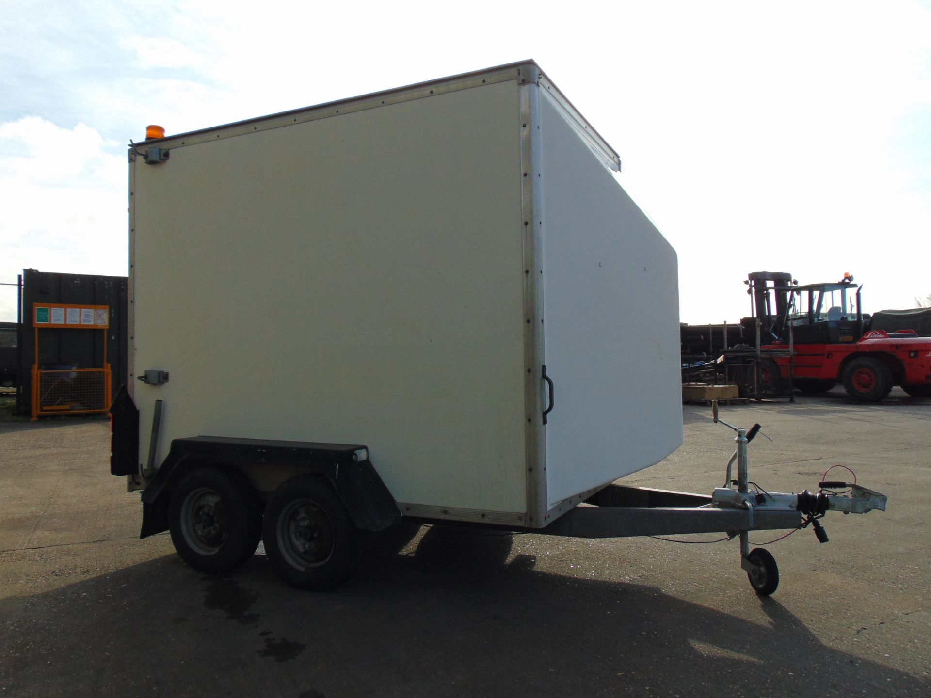 Twin Axle Indispension Box Trailer c/w Dropdown Tailgate / Loading Ramp - Image 9 of 19