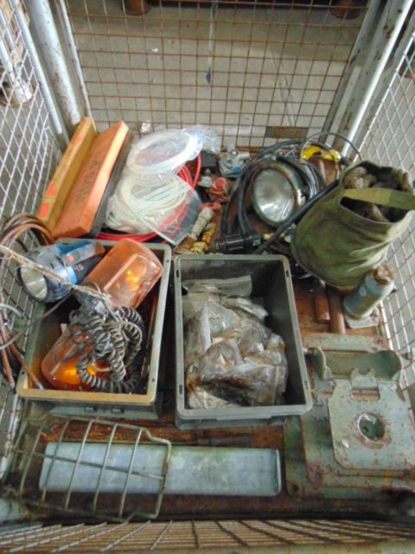 Stillage of Mixed Vehicle Parts/Accessories - Image 2 of 5