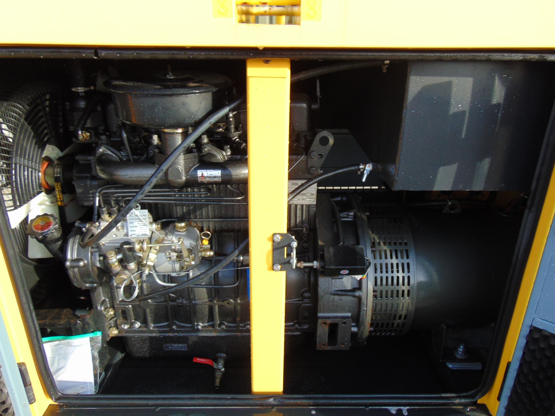 UNISSUED WITH TEST HOURS ONLY 25 KVA 3 Phase Silent Diesel Generator Set - Bild 13 aus 16
