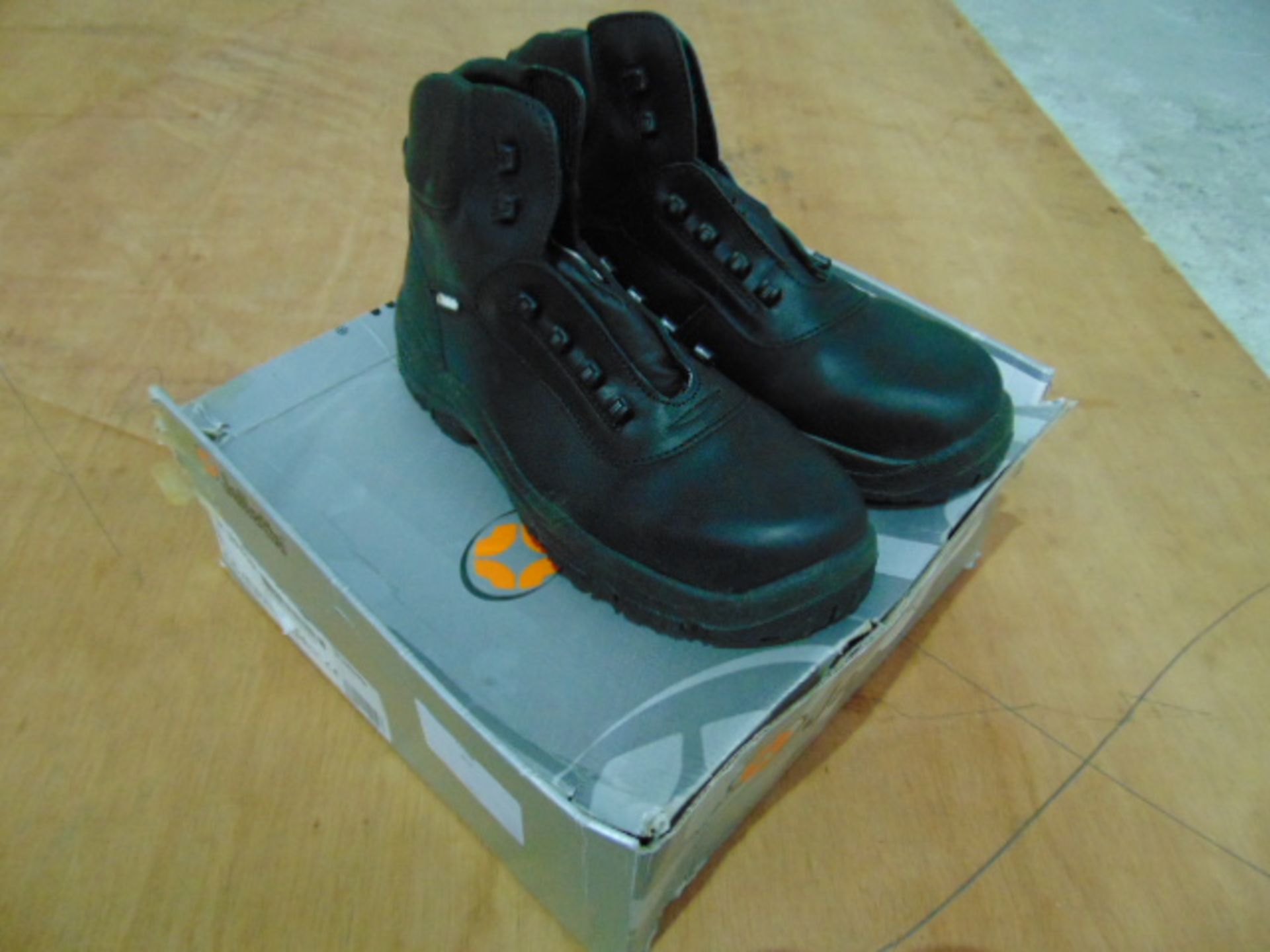 Pair of Unissued Jallatte Safety Boots Size 10 1/2 - Image 2 of 3