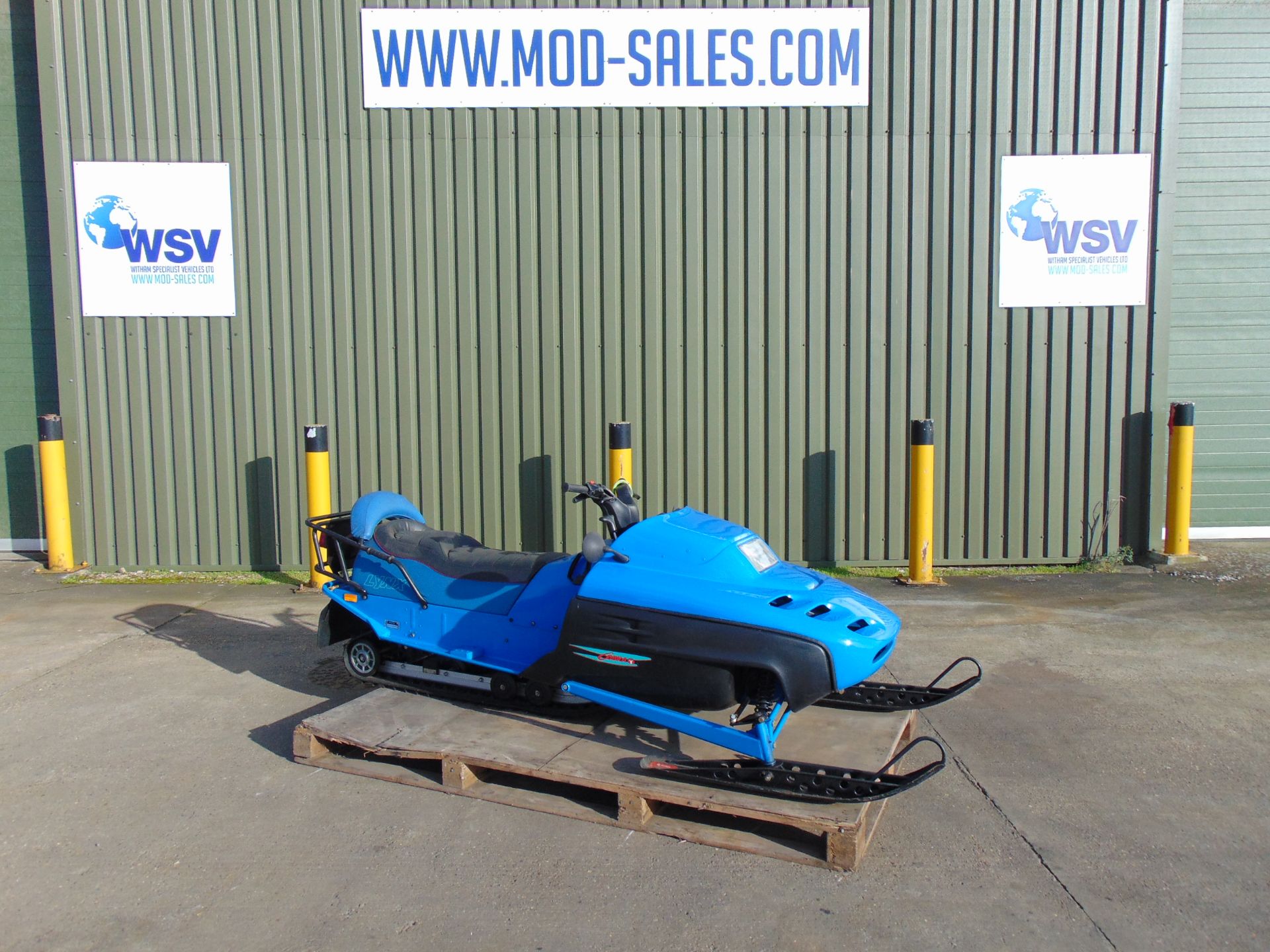 Ex Reserve Unused Bombardier Lynx Cobra Ski Doo / Snowmobile ONLY 7 Km!!!