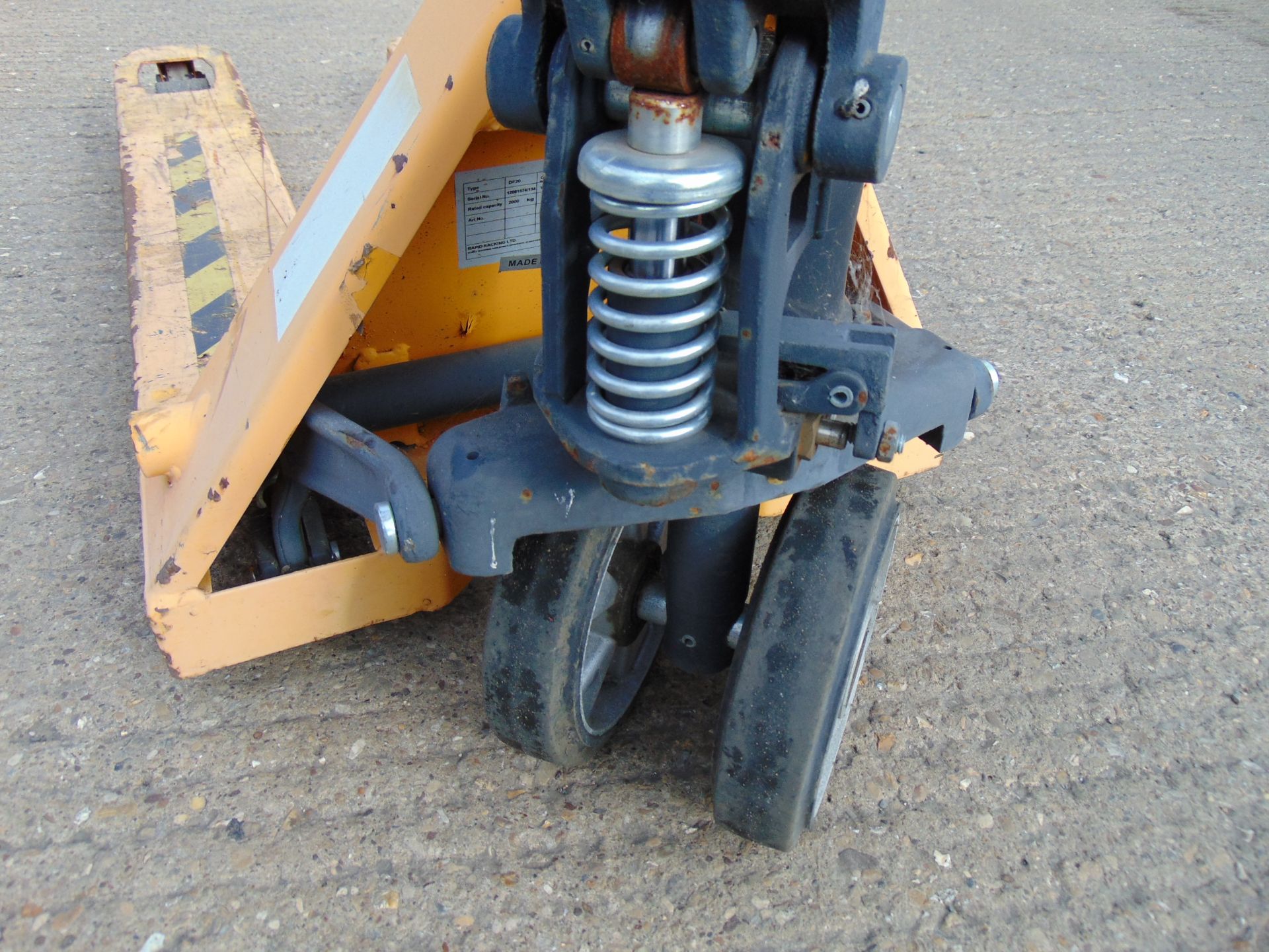 2000kg Hand Pallet Truck - Image 4 of 6