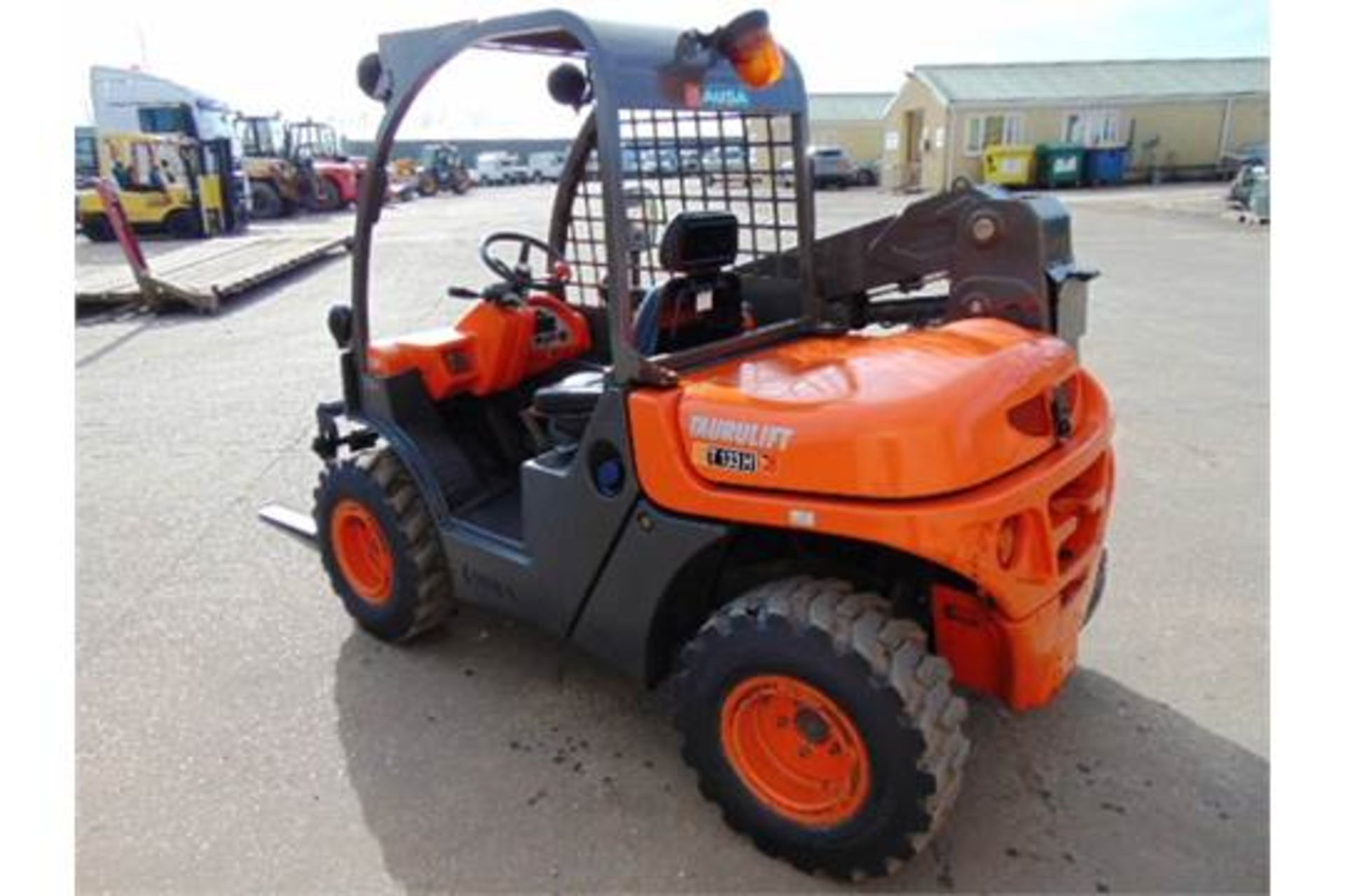 2010 Ausa Taurulift T133H 4WD Compact Forklift with Pallet Tines ONLY 717 HOURS!!! - Image 8 of 23