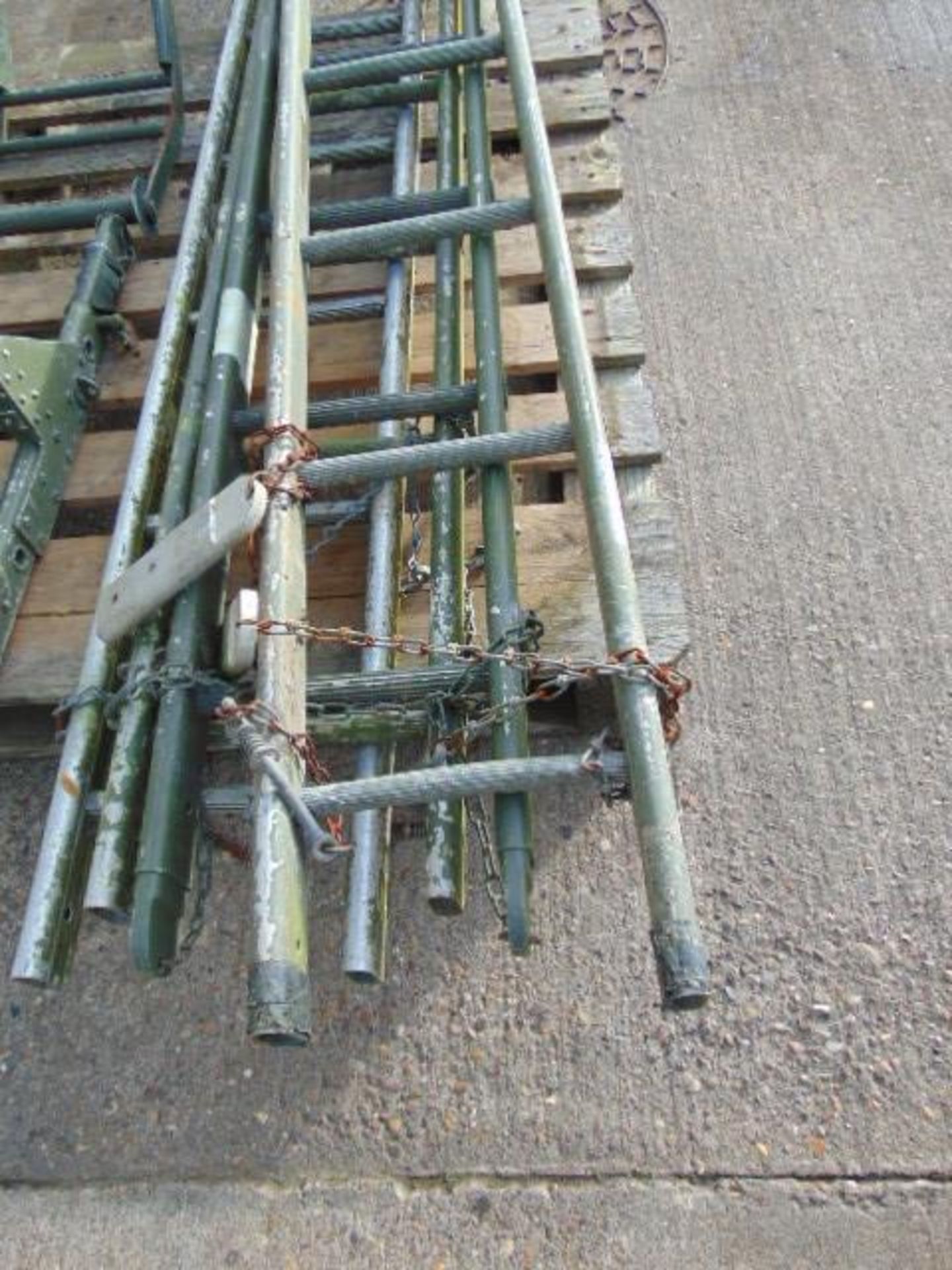 4 Section Military Aluminium Scaling/Assault Ladder with Ridge Hook and Roller Attachments - Image 4 of 4