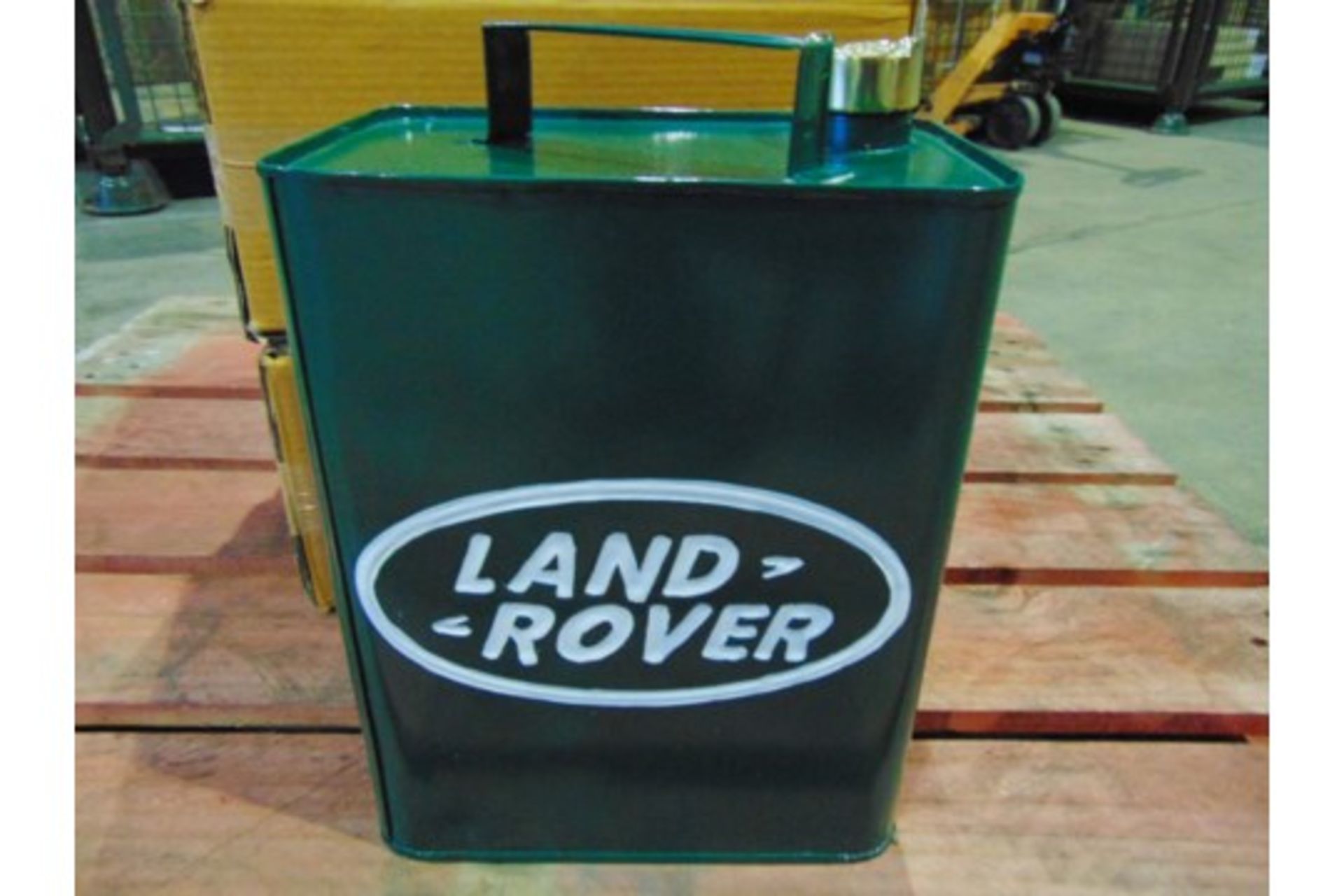 2 x Reproduction Land Rover Branded Oil Cans - Image 2 of 5