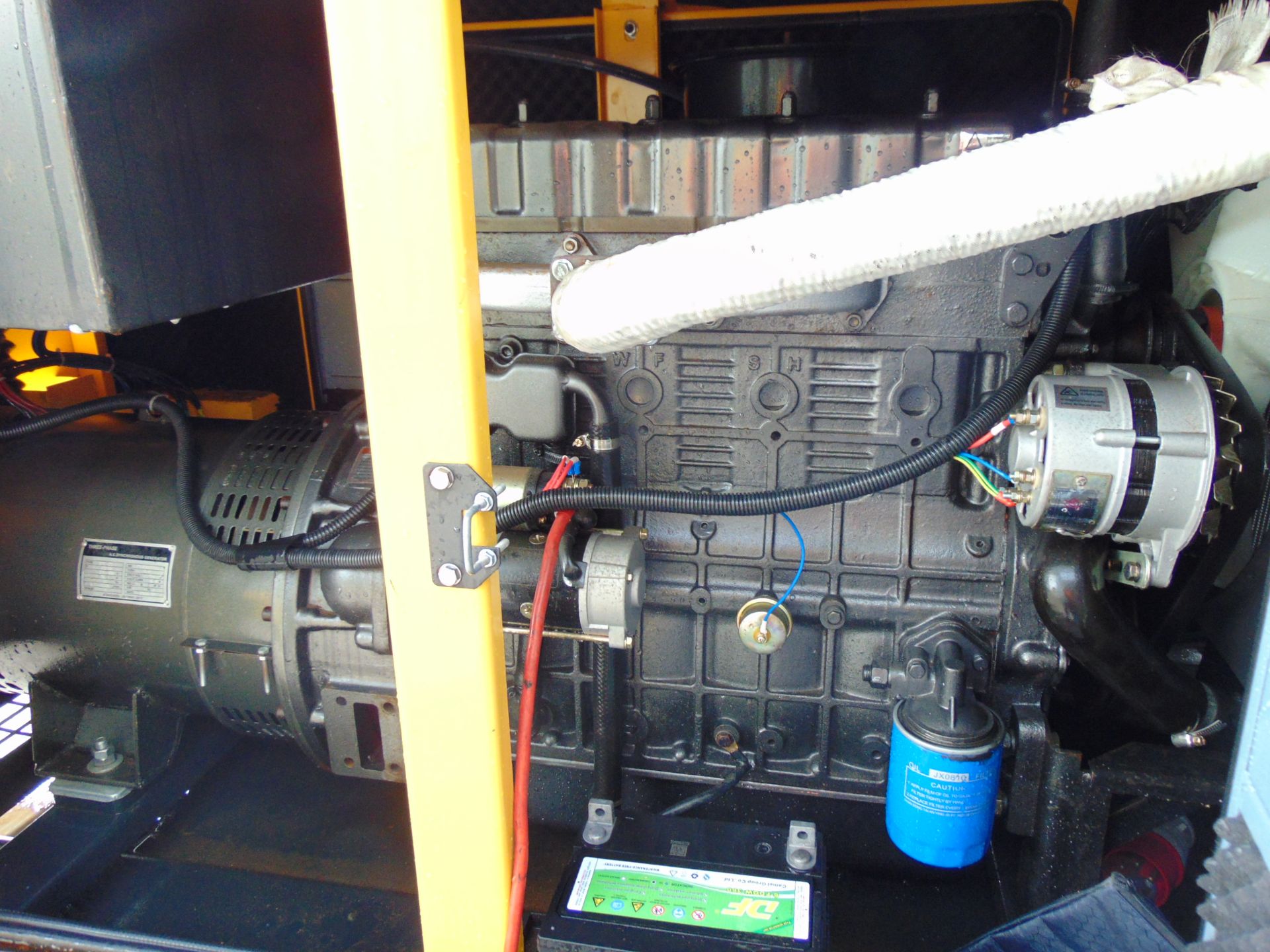 UNISSUED WITH TEST HOURS ONLY 25 KVA 3 Phase Silent Diesel Generator Set - Bild 11 aus 16