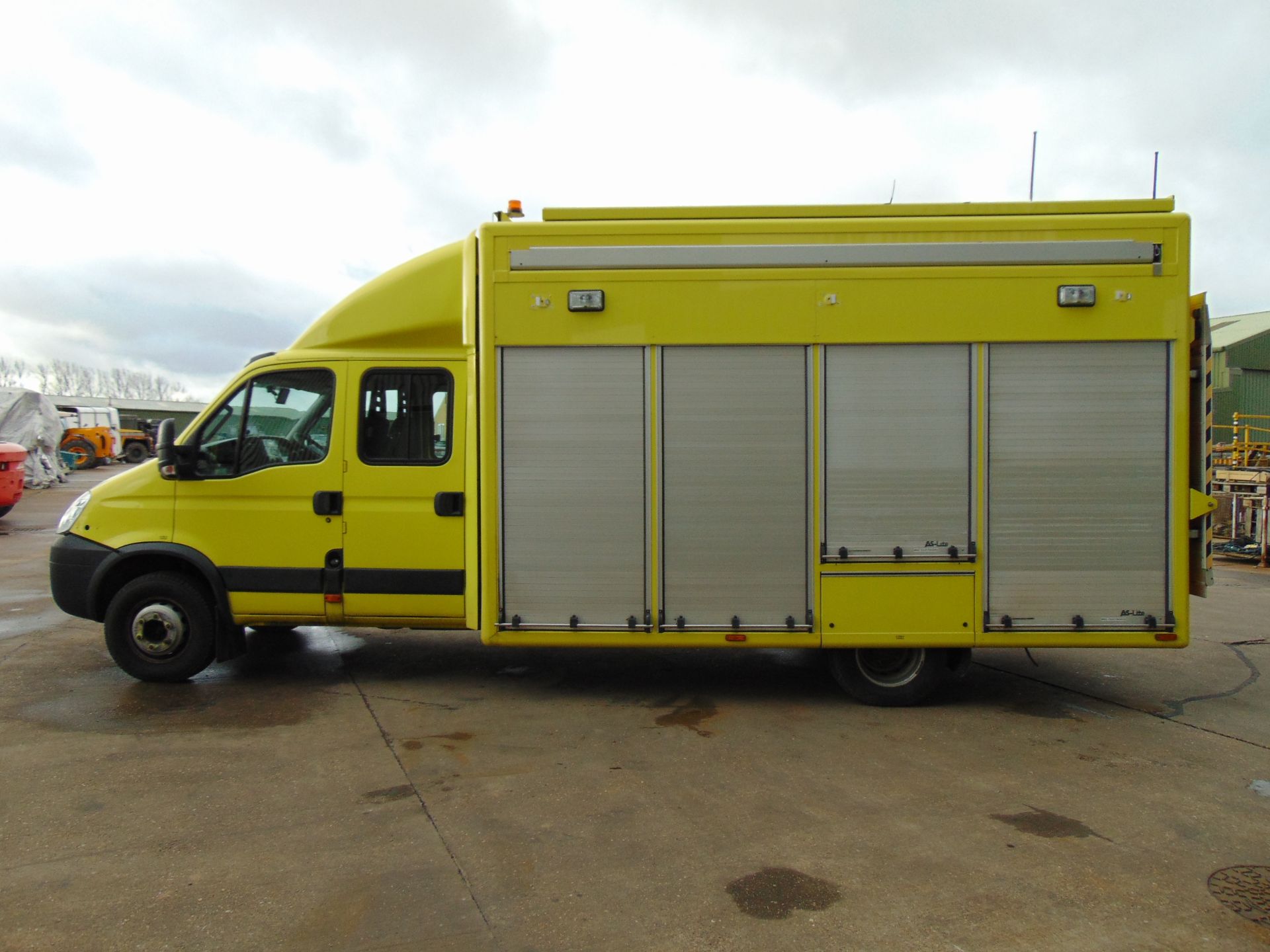 2011 Iveco Daily 70C17A Double Cab Incident Response Unit complete with 750 Kg Tail Lift & Generator - Image 27 of 42