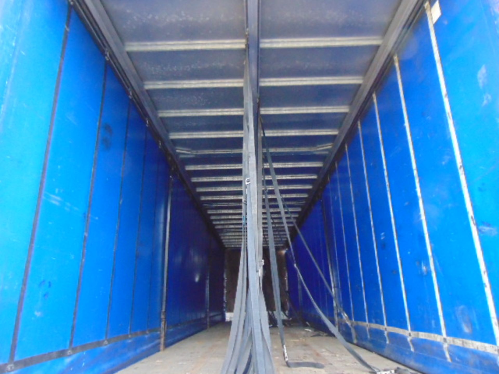 You are bidding on Direct from a UK Government Contract a Utility International ZT3FLS 44ft Tri Axle - Image 5 of 14