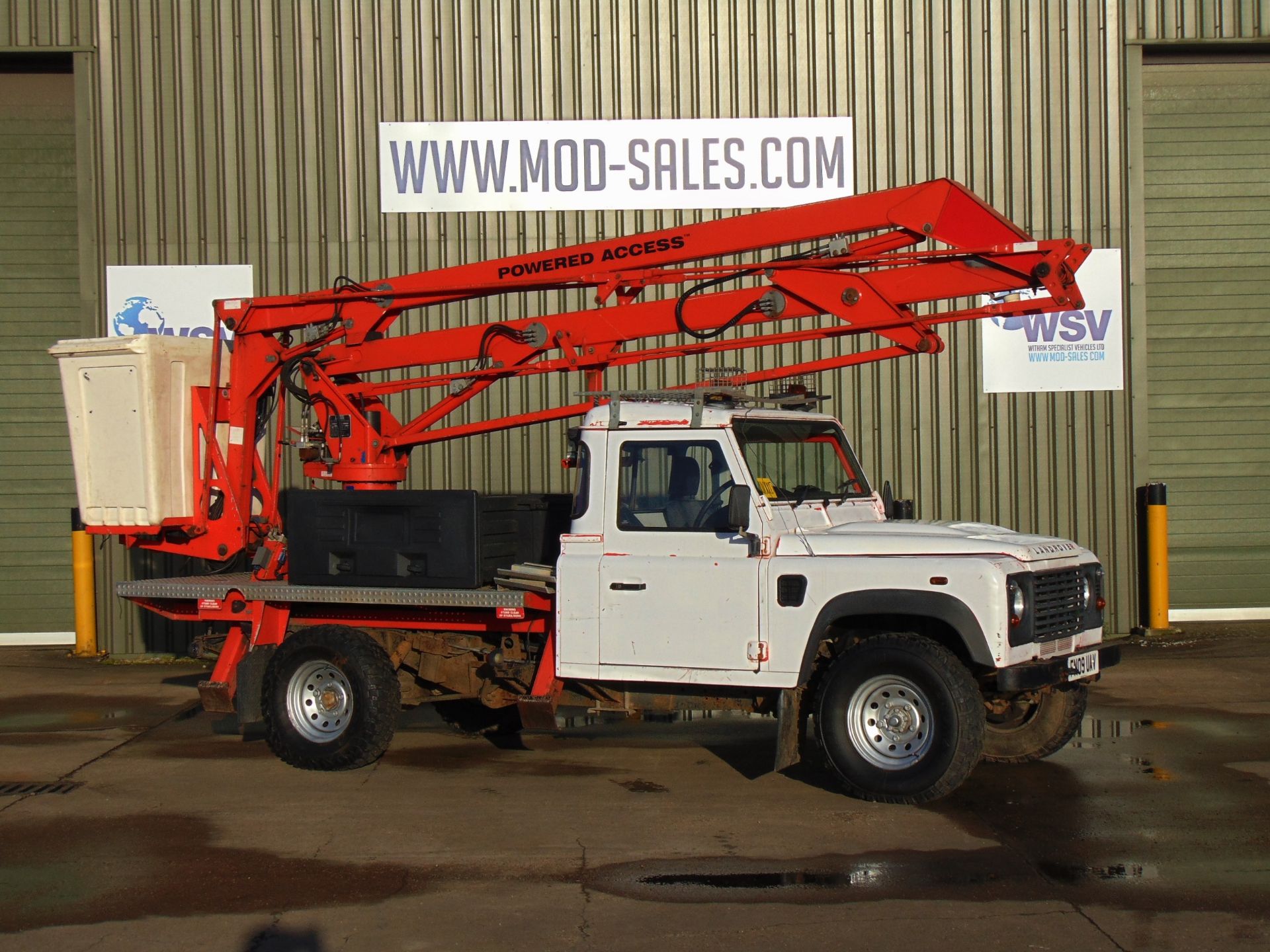 Land Rover Defender 130 TD5 Access Lift fitted with Gardner Denver VM145 Hydraulic platform - Image 2 of 28