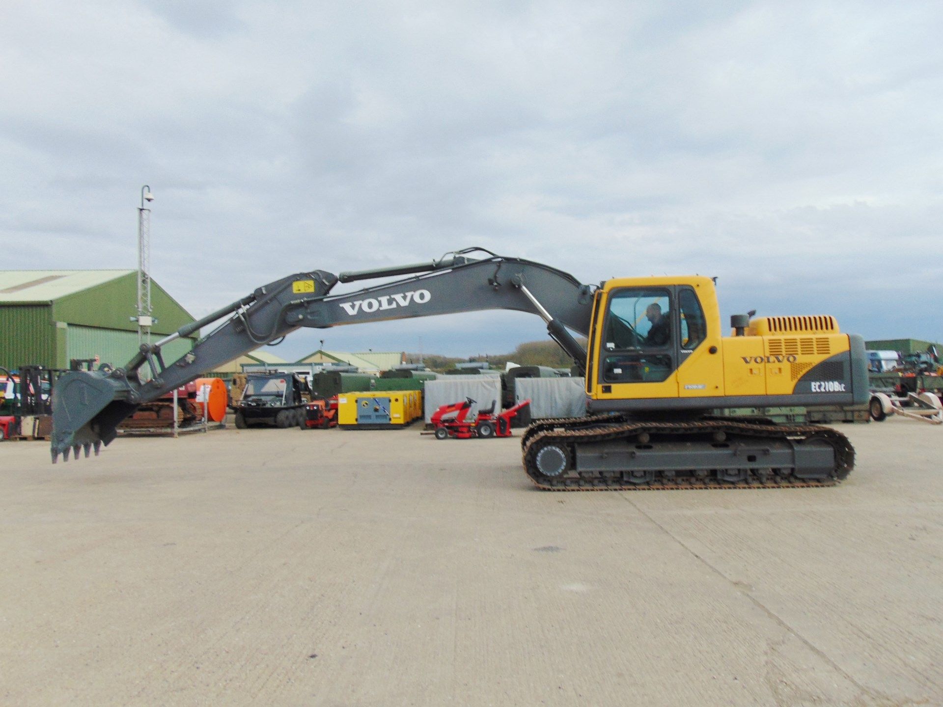 NEW & UNUSED Volvo EC210B LC Prime 22t Excavator - Image 4 of 24