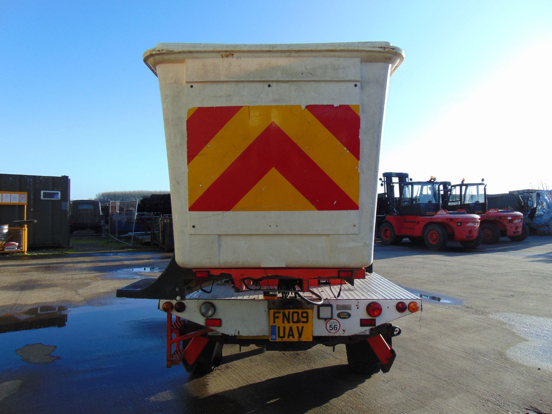 Land Rover Defender 130 TD5 Access Lift fitted with Gardner Denver VM145 Hydraulic platform - Image 9 of 28