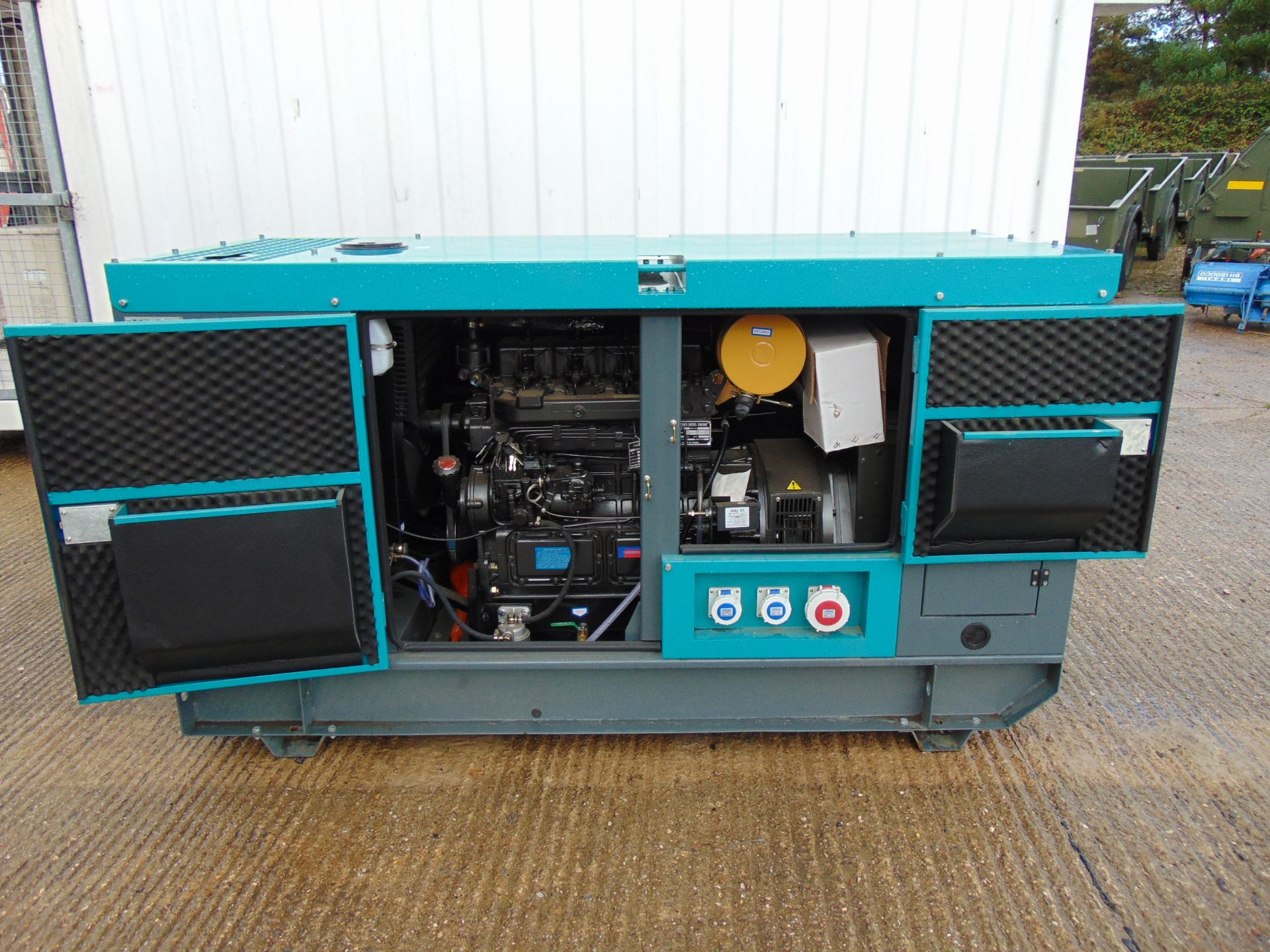 UNISSUED WITH TEST HOURS ONLY 70 KVA 3 Phase Silent Diesel Generator Set - Bild 7 aus 19