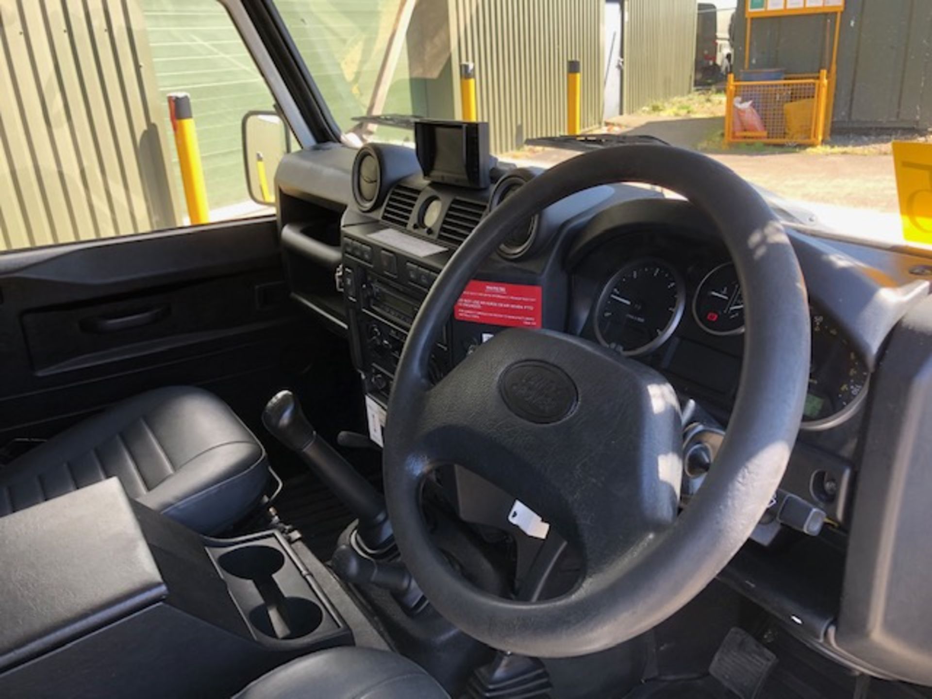 2011 Land Rover Defender 110 Puma hardtop 4x4 Utility vehicle (mobile workshop) with hydraulic winch - Image 23 of 35