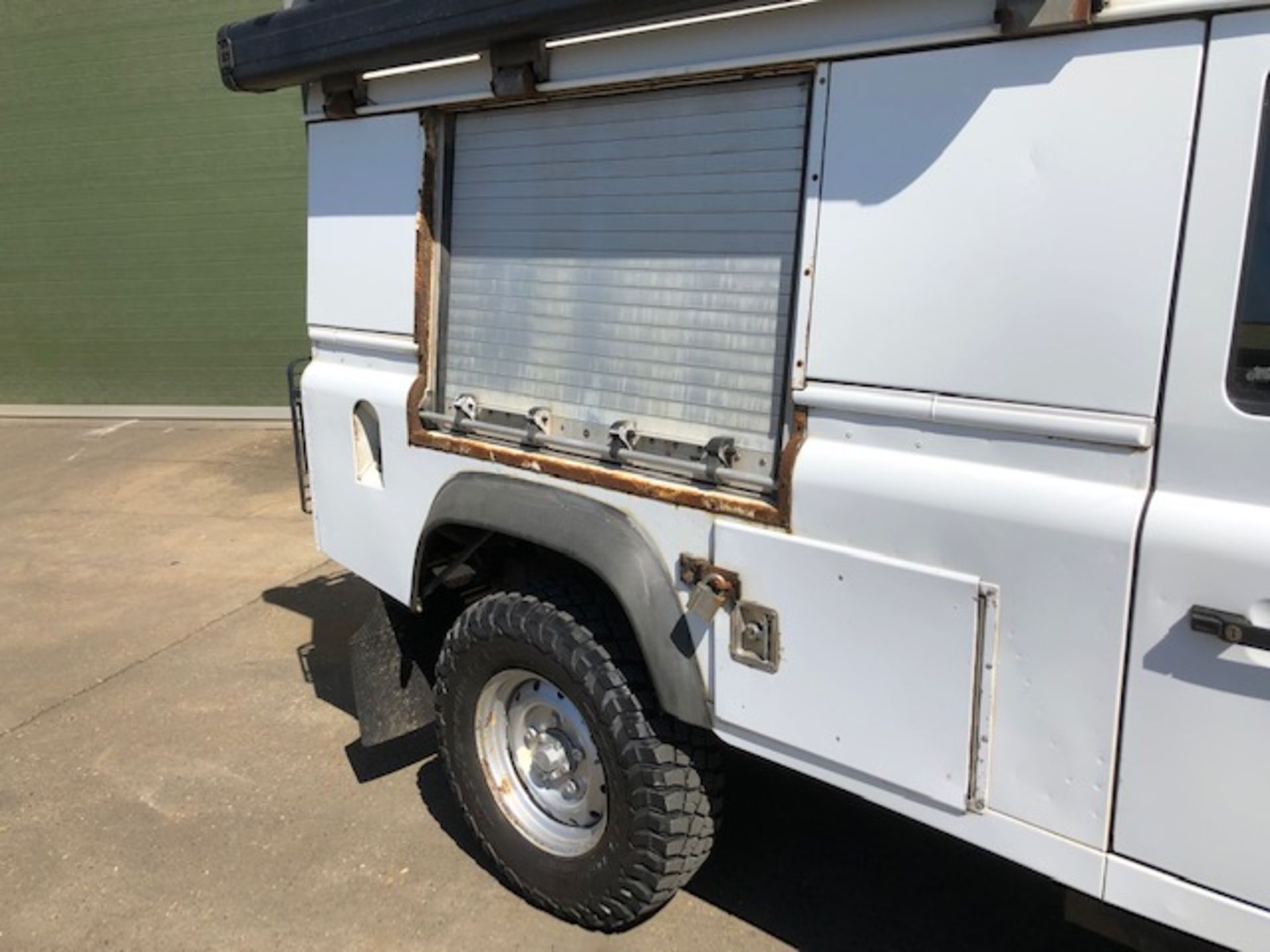 2011 Land Rover Defender 110 Puma hardtop 4x4 Utility vehicle (mobile workshop) with hydraulic winch - Image 9 of 35