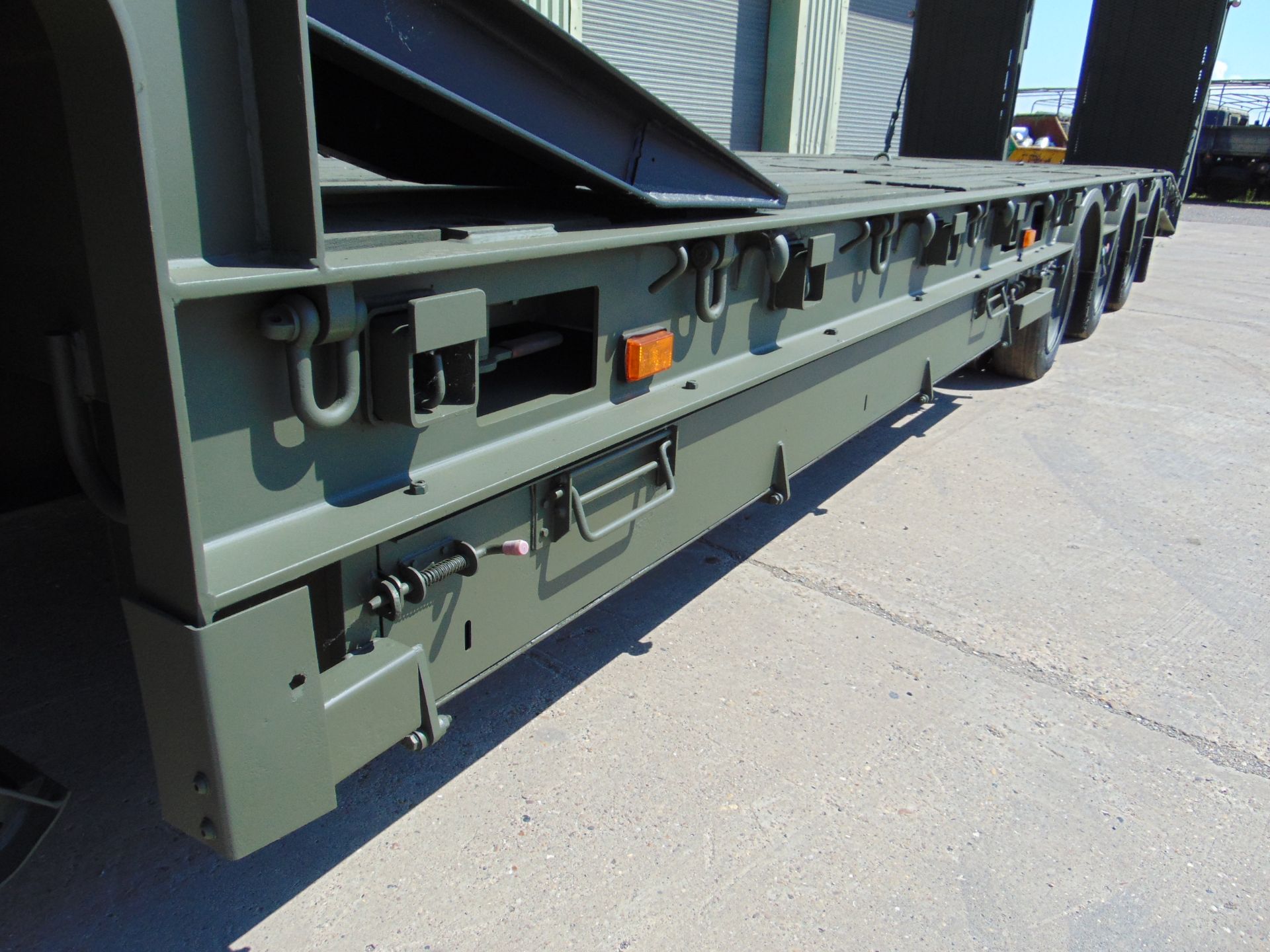 King GTS38 Tri Axle Stepframe Trailer - Image 19 of 27