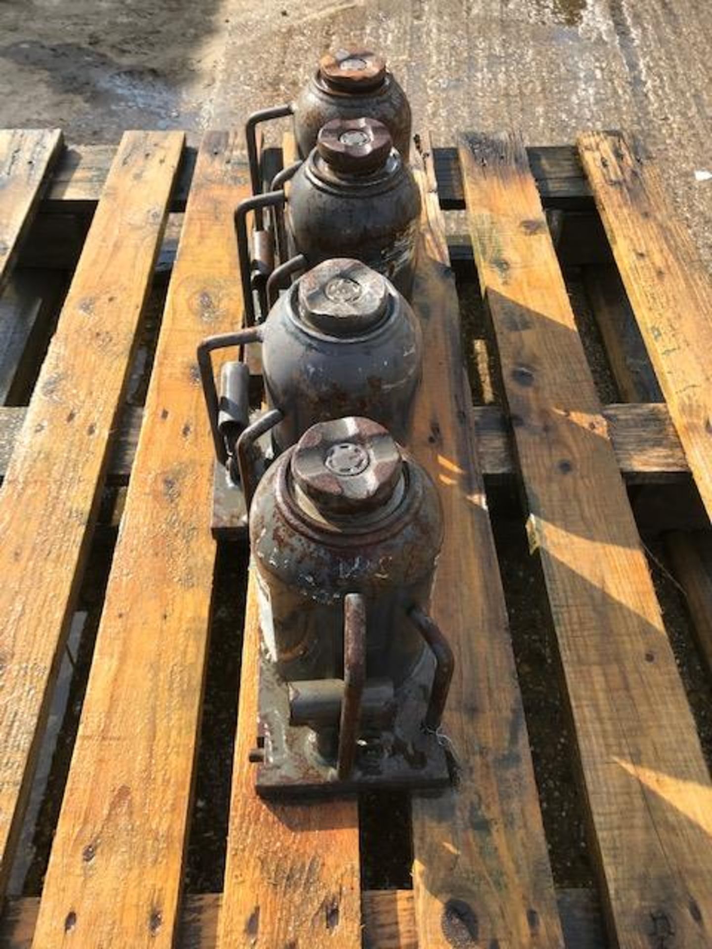 4 x 35 tonne McNair Hydraulic Jacks Nato Marked - Image 3 of 3