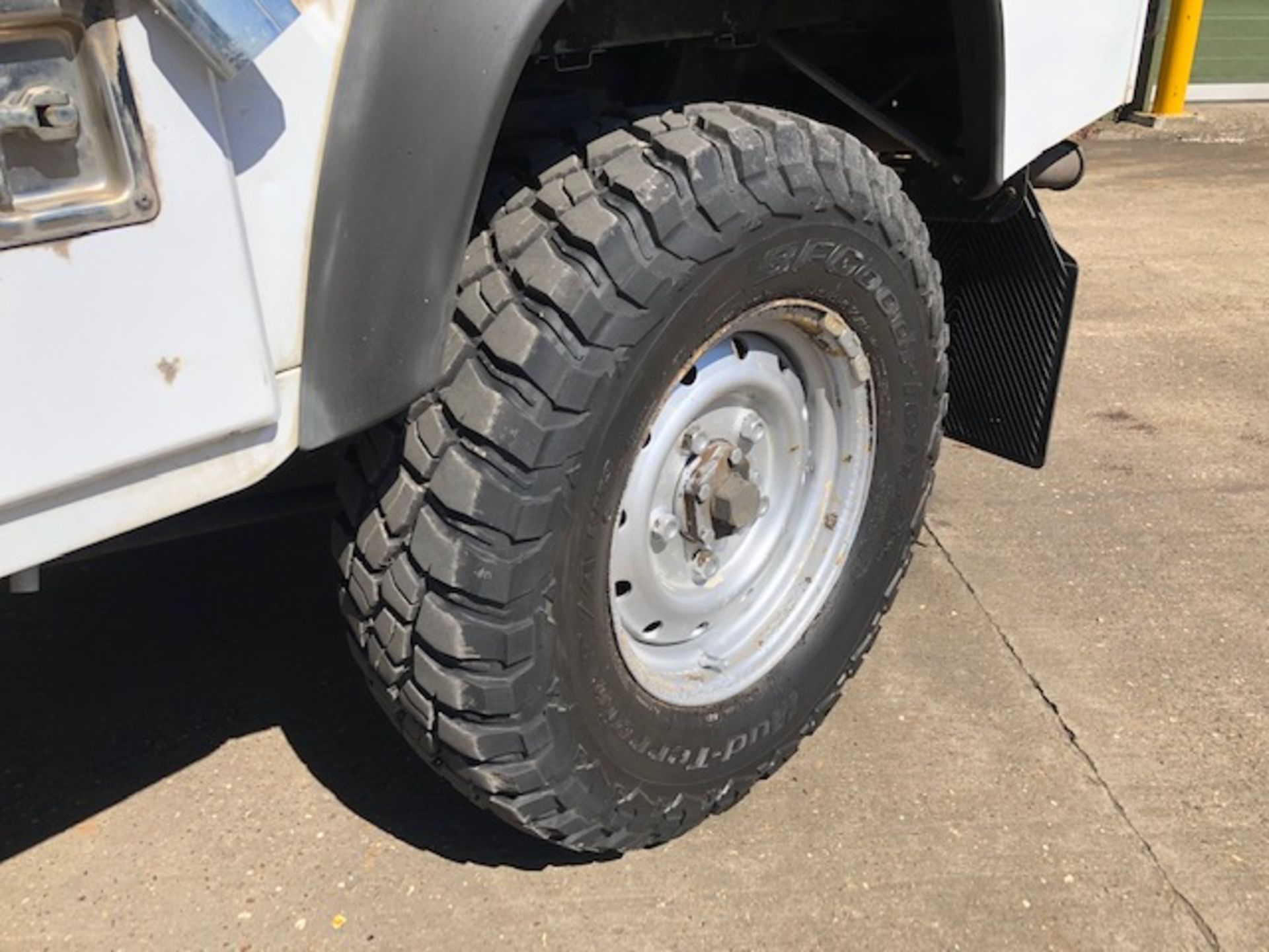 2011 Land Rover Defender 110 Puma hardtop 4x4 Utility vehicle (mobile workshop) with hydraulic winch - Image 11 of 35